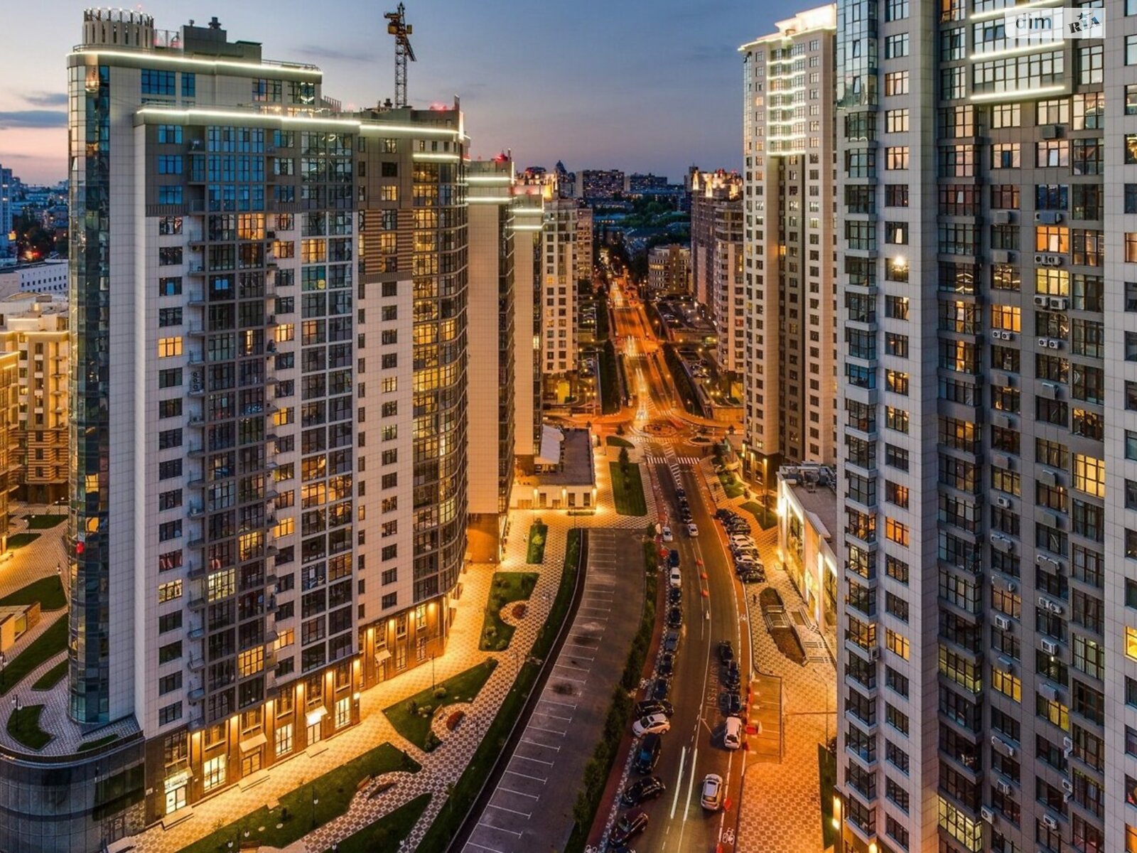 Продаж двокімнатної квартири в Києві, на вул. Андрія Верхогляда 17, район Печерський фото 1