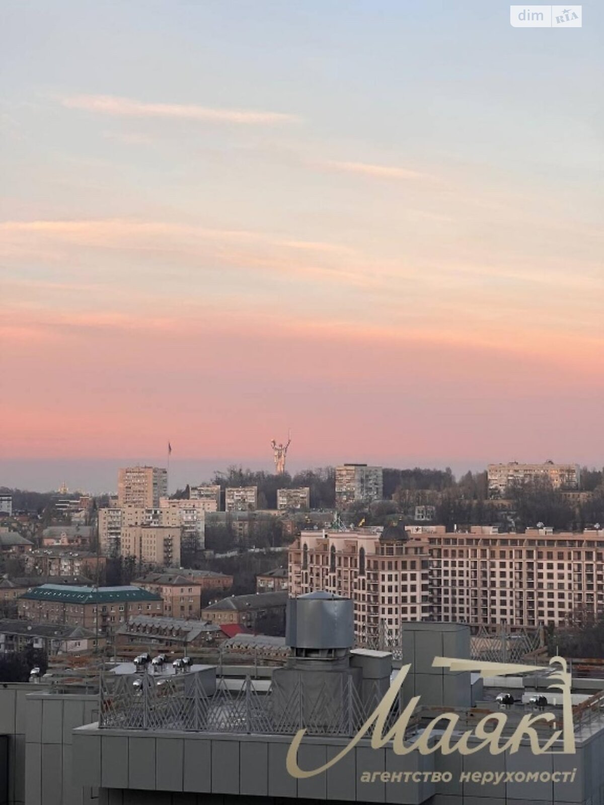 Продаж чотирикімнатної квартири в Києві, на вул. Андрія Верхогляда 15Б, район Печерський фото 1 Продаж чотирикімнатної квартири в Києві, на вул. Андрія Верхогляда 15Б, район Печерський фото 1