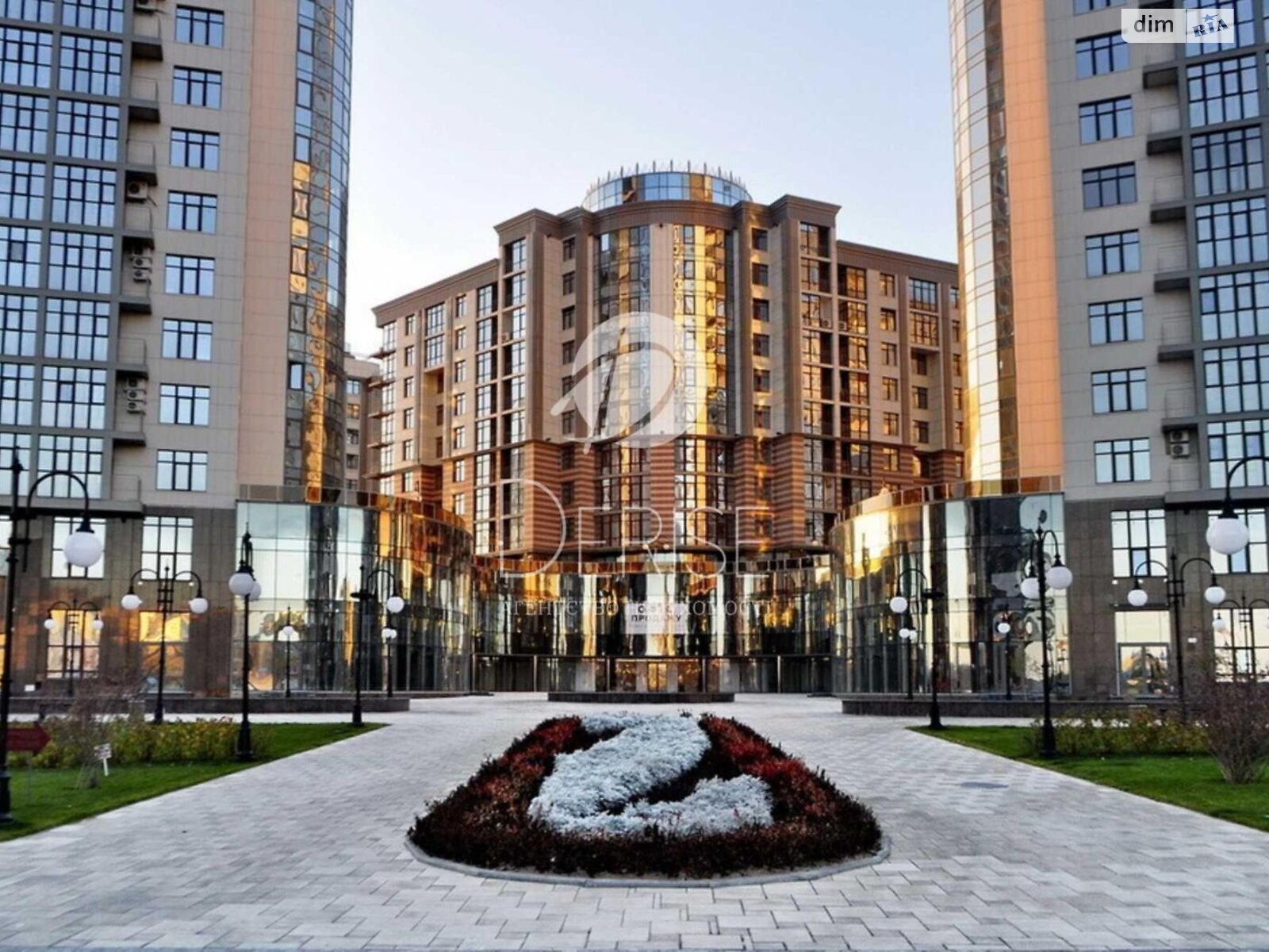 Продаж трикімнатної квартири в Києві, на вул. Андрія Верхогляда, район Печерський фото 1