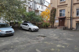 Продажа трехкомнатной квартиры в Киеве, на ул. Лютеранская 11Б, район Печерский фото 2