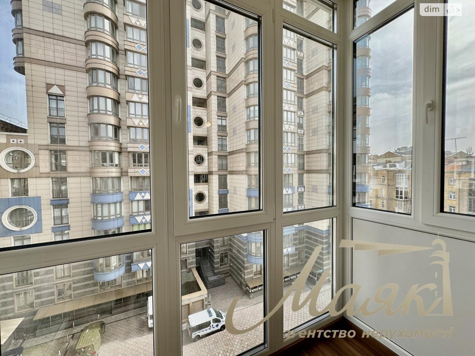 Продажа трехкомнатной квартиры в Киеве, на ул. Институтская 18, район Печерский фото 1