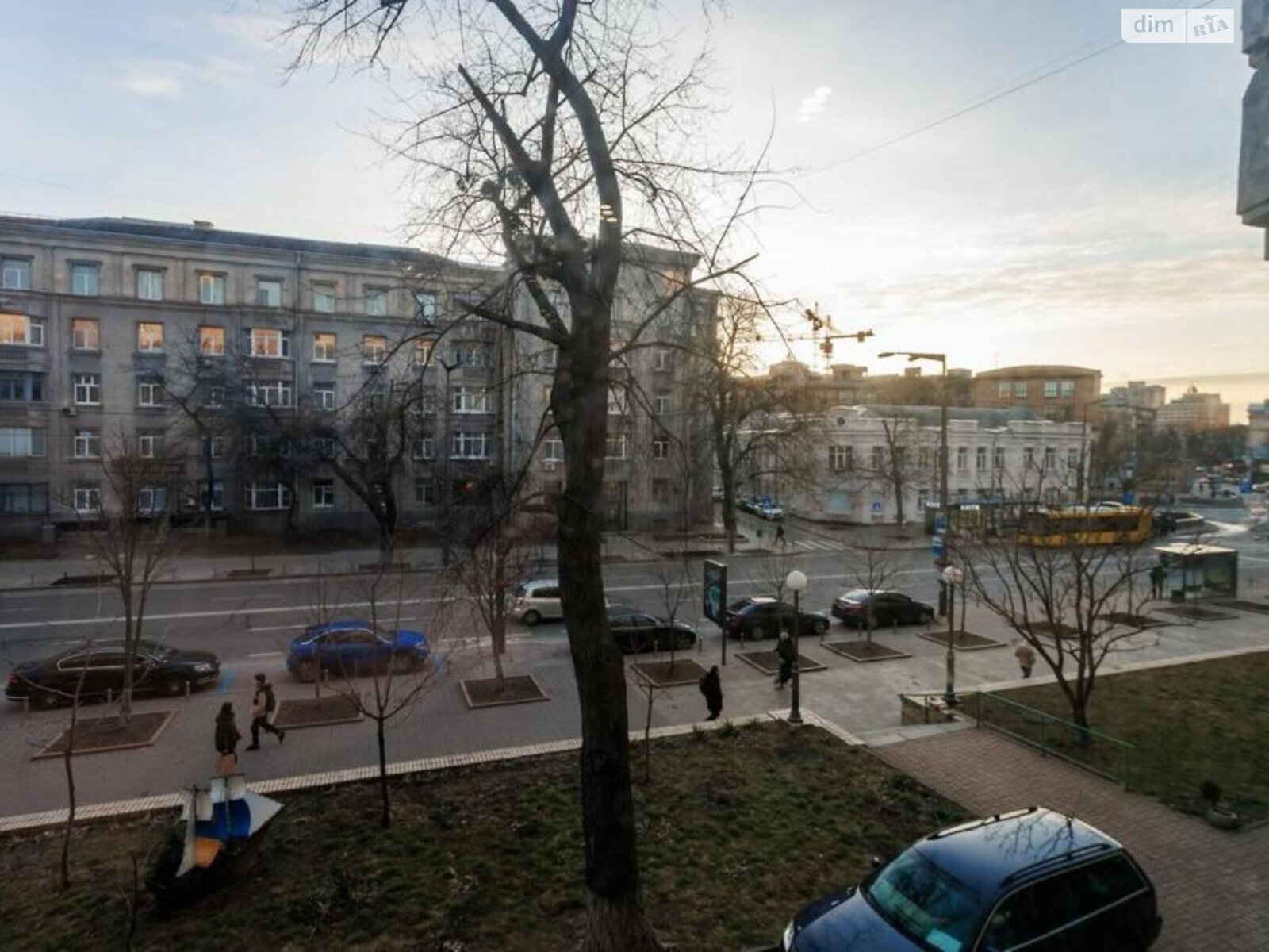 Продаж трикімнатної квартири в Києві, на вул. Івана Мазепи 3, район Печерський фото 1
