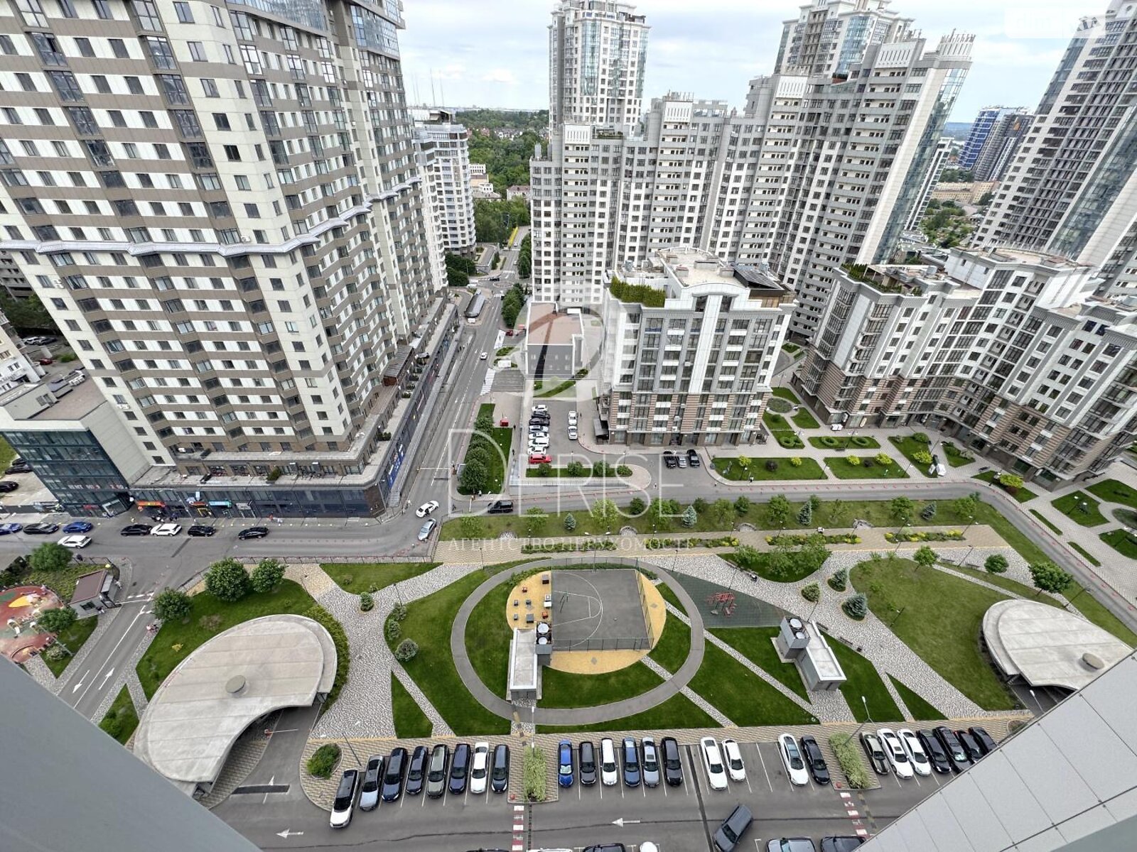 Продажа трехкомнатной квартиры в Киеве, на ул. Кахи Бендукидзе 2, район Печерский фото 1 Продажа трехкомнатной квартиры в Киеве, на ул. Кахи Бендукидзе 2, район Печерский фото 1