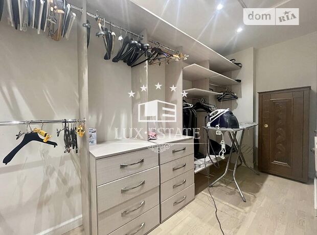 Продажа четырехкомнатной квартиры в Киеве, на ул. Коновальца Евгения 44а, район Печерский фото 1 Продажа четырехкомнатной квартиры в Киеве, на ул. Коновальца Евгения 44а, район Печерский фото 1