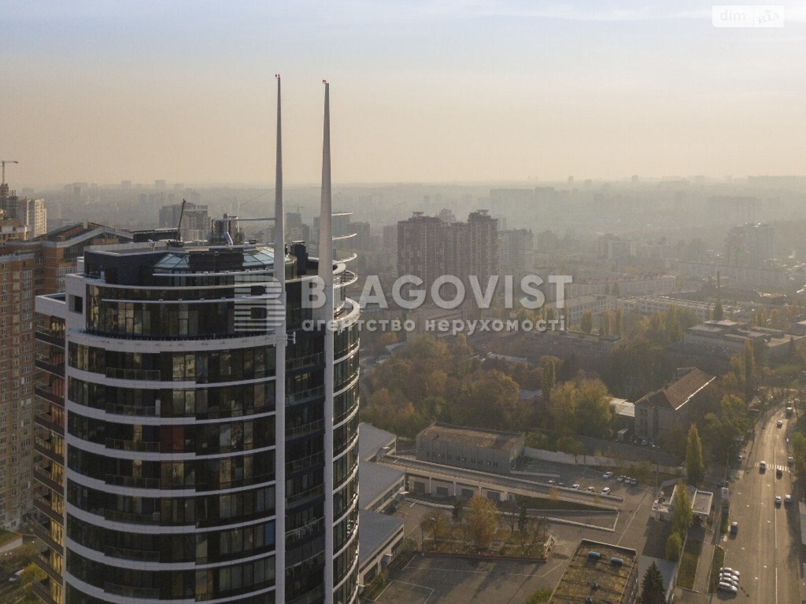 Продажа четырехкомнатной квартиры в Киеве, на ул. Коновальца Евгения 26А, район Печерский фото 1