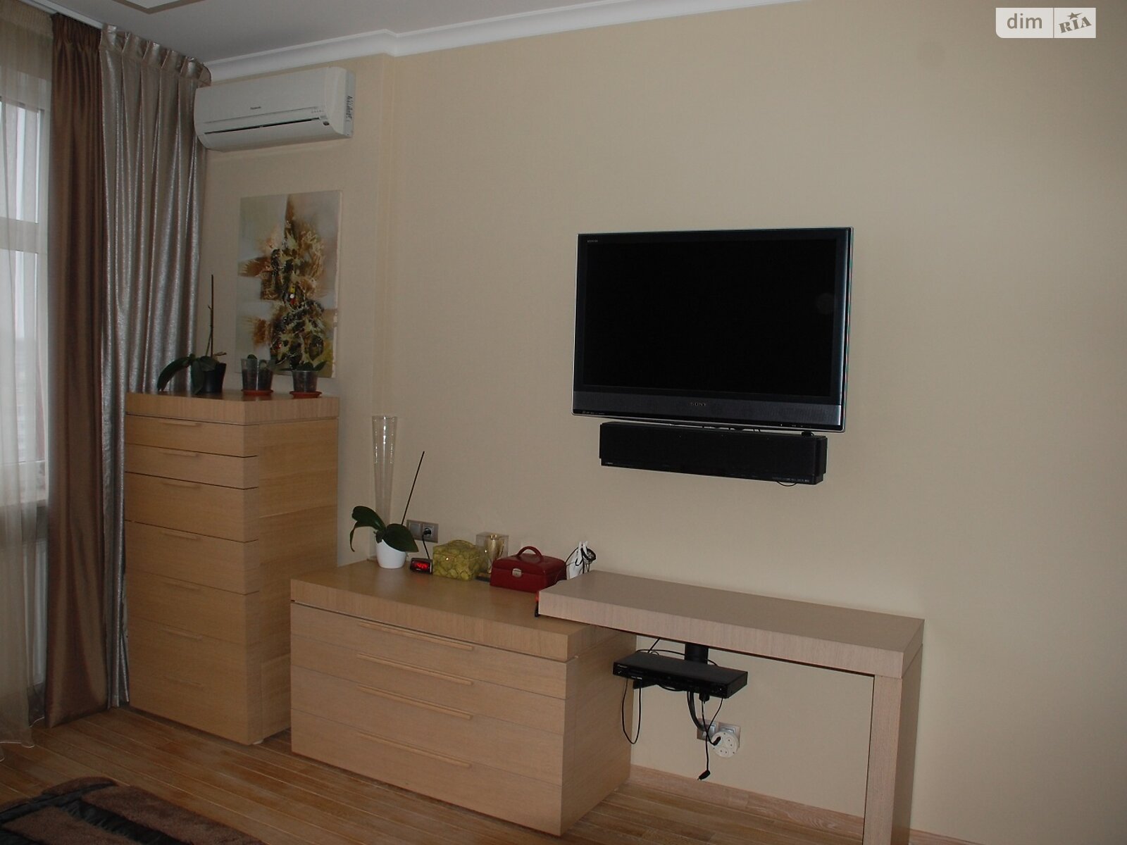 Продаж трикімнатної квартири в Києві, на вул. Коновальця Євгена 32Б, район Печерський фото 1 Продаж трикімнатної квартири в Києві, на вул. Коновальця Євгена 32Б, район Печерський фото 1