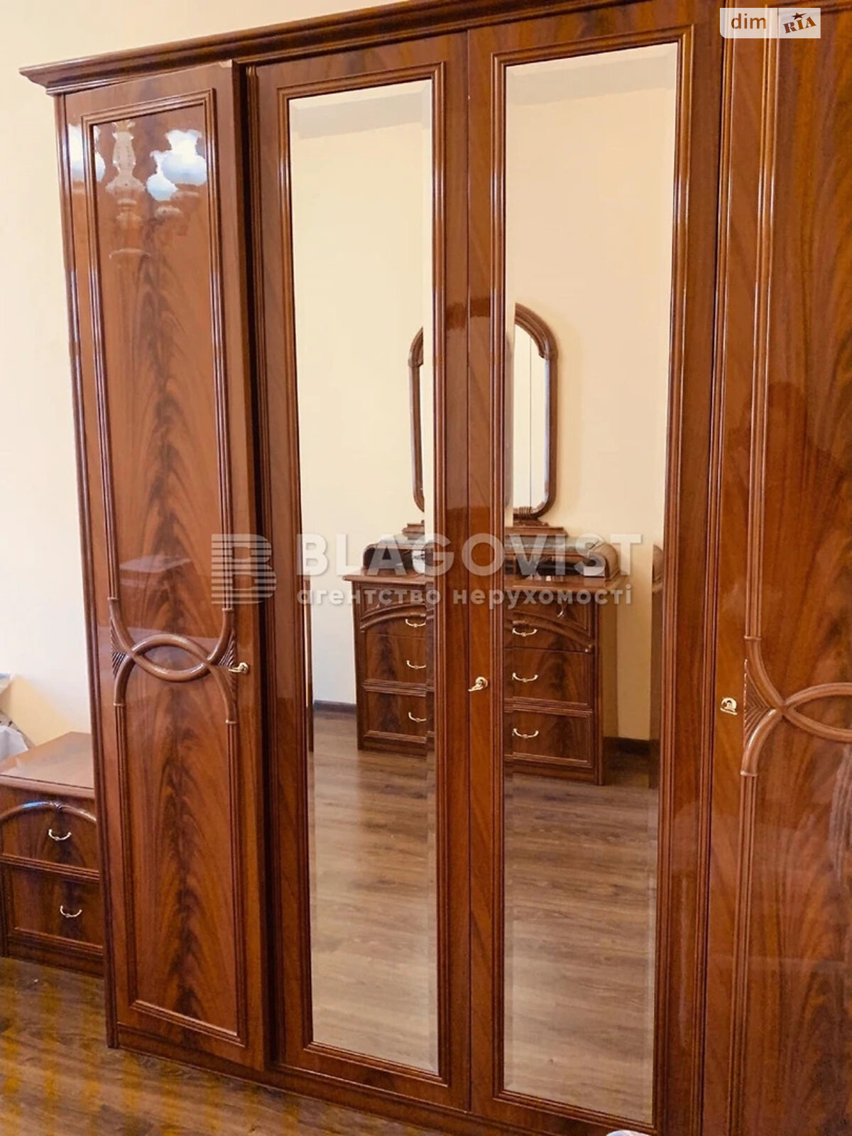 Продажа однокомнатной квартиры в Киеве, на ул. Крещатик 13, район Печерский фото 1 Продажа однокомнатной квартиры в Киеве, на ул. Крещатик 13, район Печерский фото 1