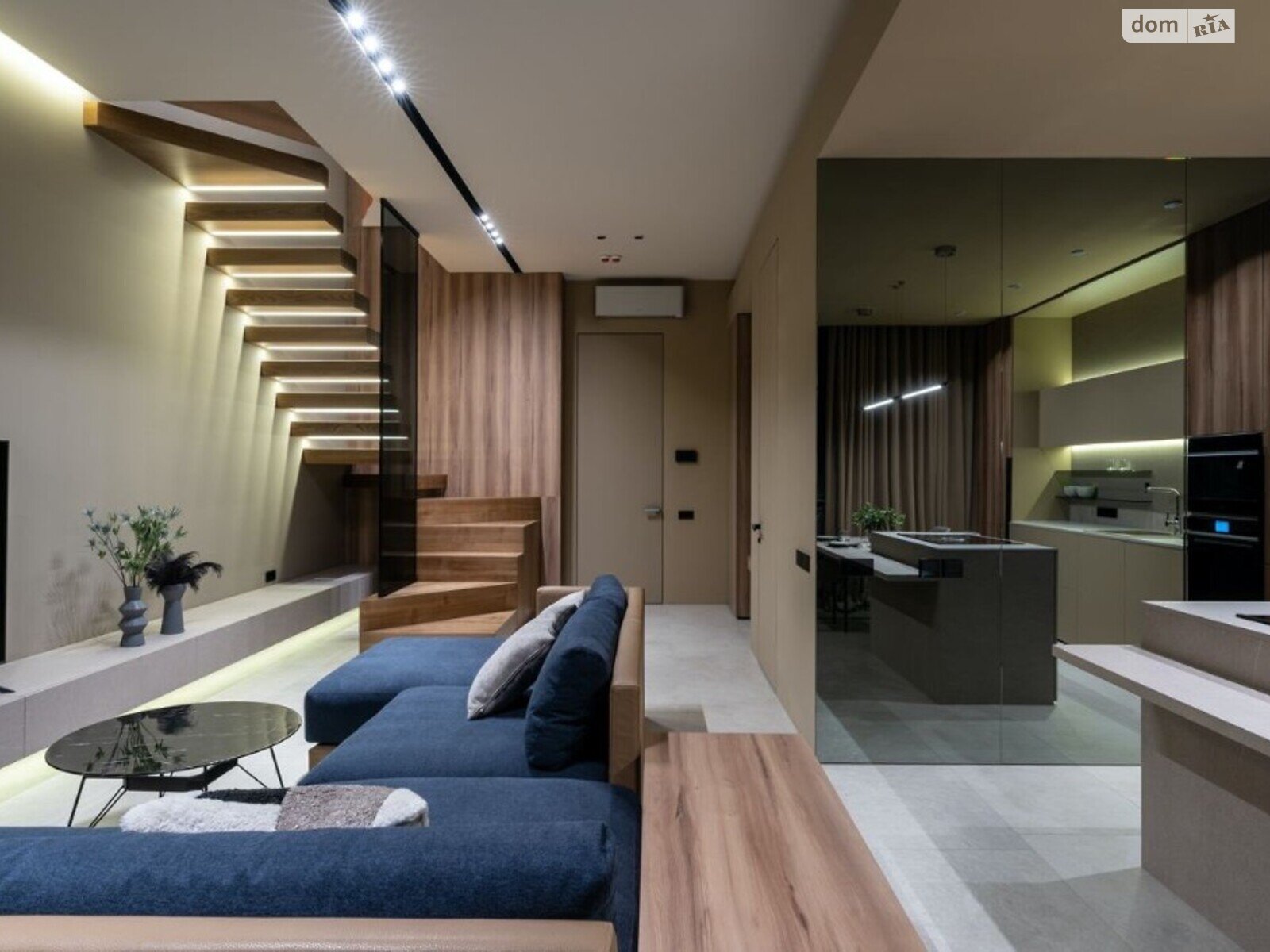Продажа трехкомнатной квартиры в Киеве, на пер. Лабораторный 7, район Печерский фото 1 Продажа трехкомнатной квартиры в Киеве, на пер. Лабораторный 7, район Печерский фото 1