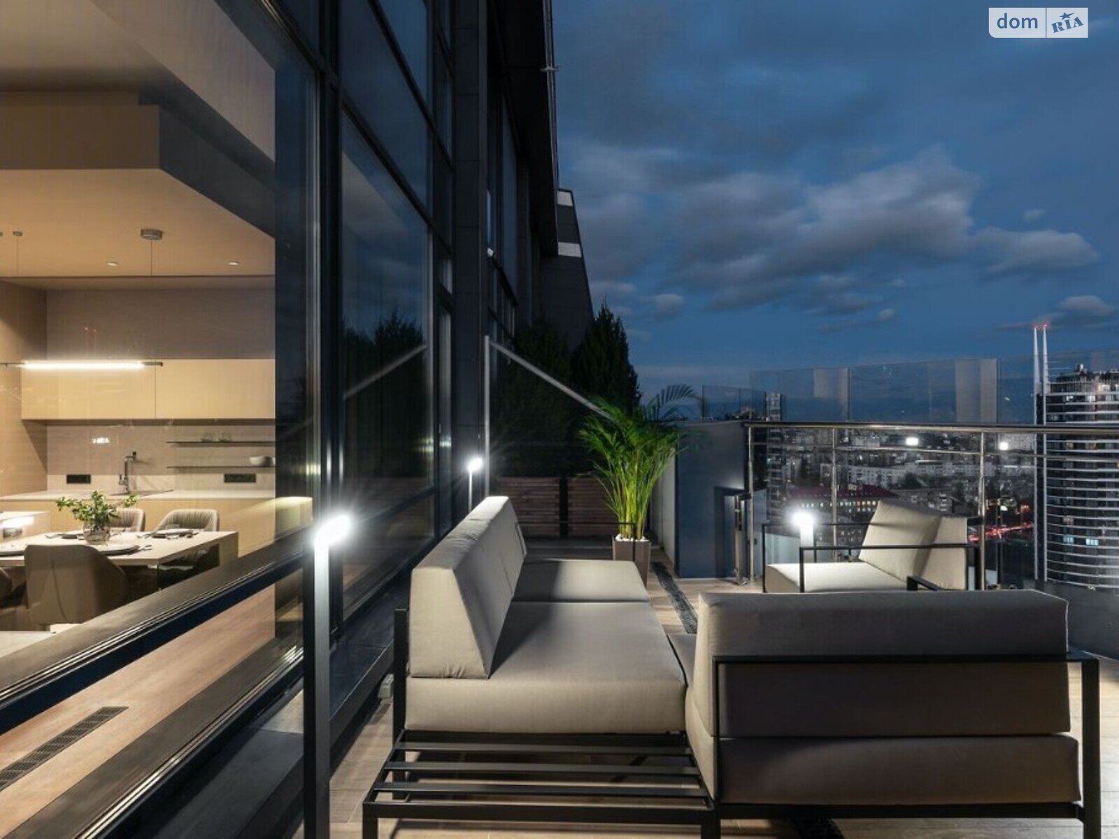 Продажа трехкомнатной квартиры в Киеве, на пер. Лабораторный 7, район Печерский фото 1 Продажа трехкомнатной квартиры в Киеве, на пер. Лабораторный 7, район Печерский фото 1