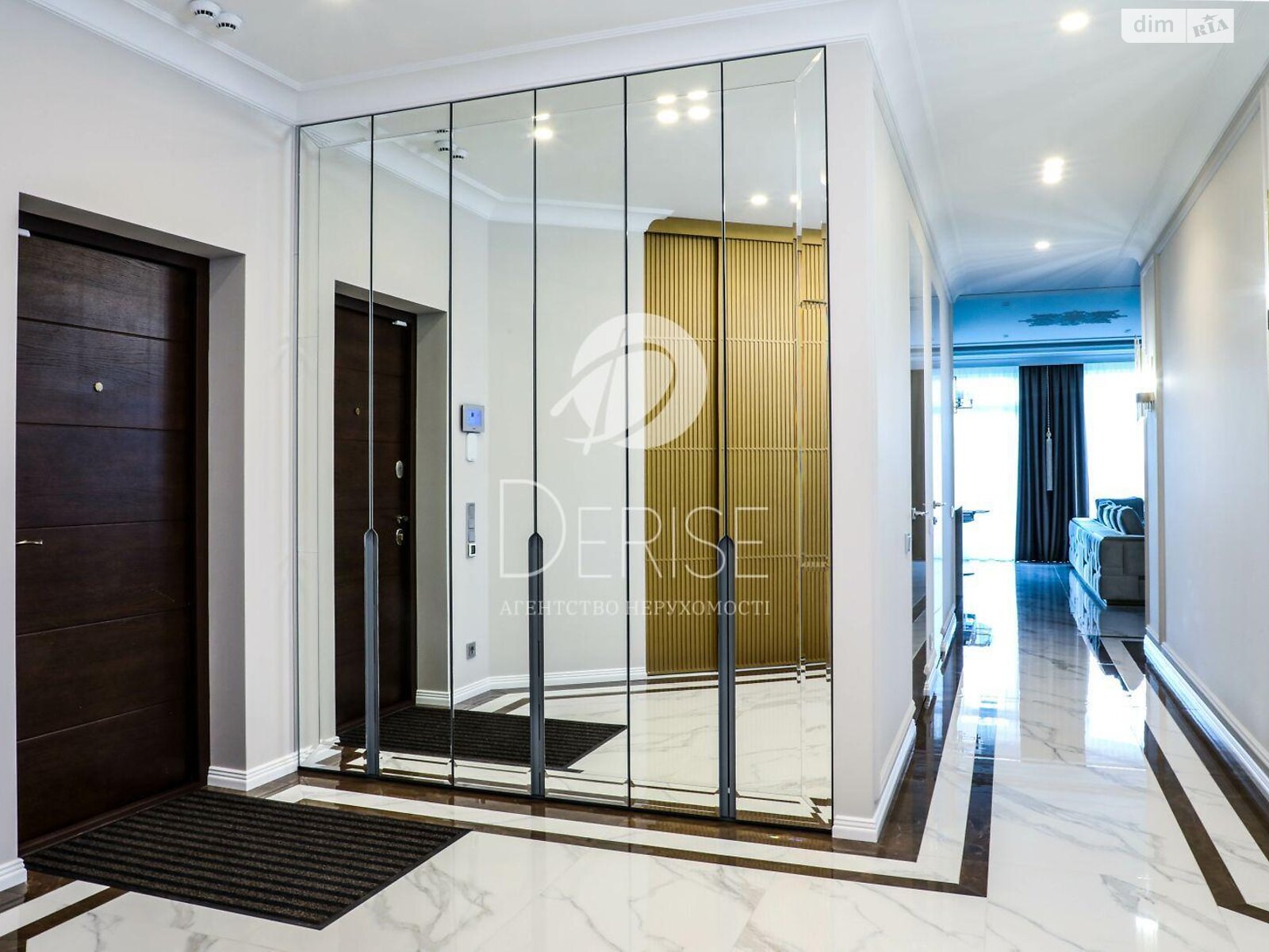 Продажа трехкомнатной квартиры в Киеве, на пер. Лабораторный 7, район Печерский фото 1 Продажа трехкомнатной квартиры в Киеве, на пер. Лабораторный 7, район Печерский фото 1