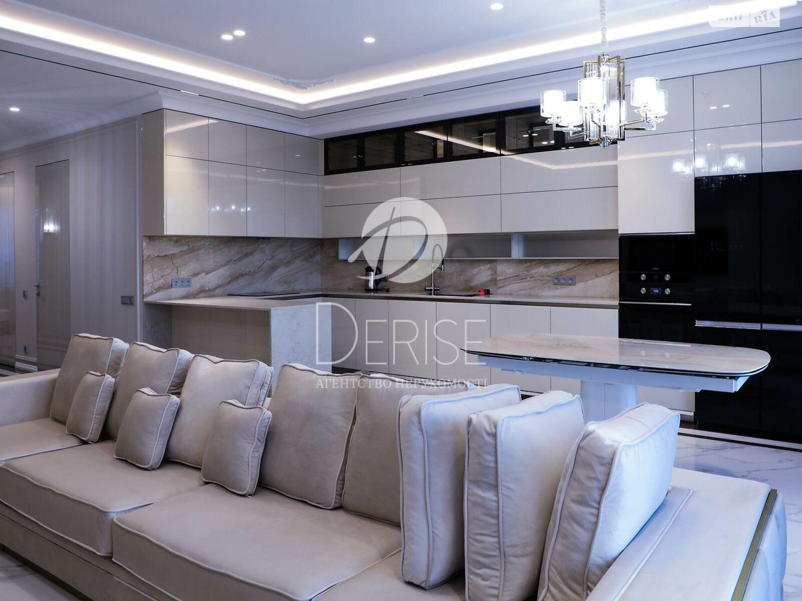 Продажа трехкомнатной квартиры в Киеве, на пер. Лабораторный 7, район Печерский фото 1 Продажа трехкомнатной квартиры в Киеве, на пер. Лабораторный 7, район Печерский фото 1