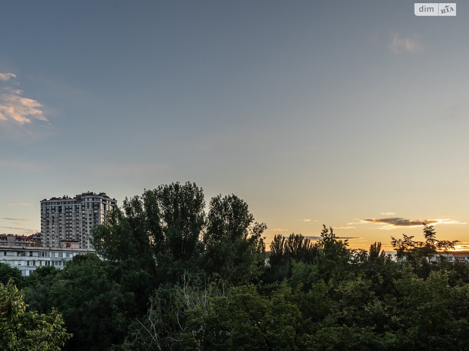 Продаж трикімнатної квартири в Києві, на пл. Лесі Українки 24, район Печерський фото 1