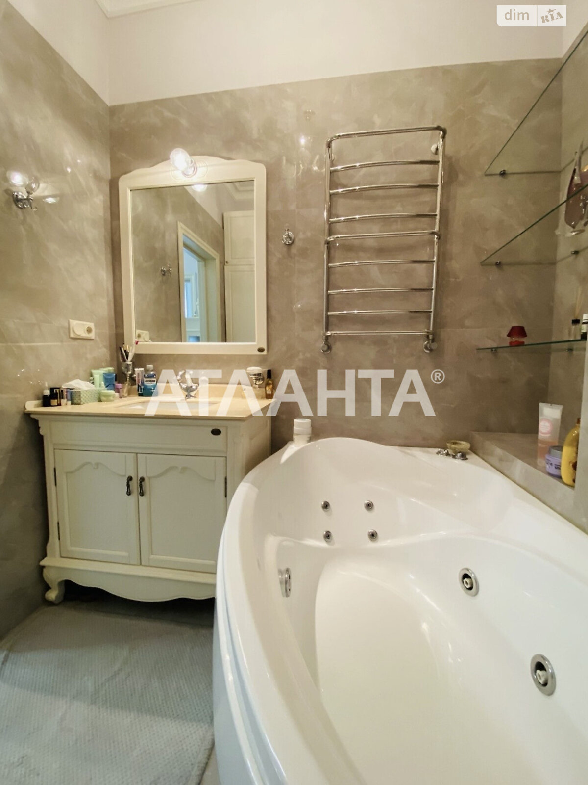 Продажа однокомнатной квартиры в Киеве, на ул. Леси Украинки, район Печерский фото 1 Продажа однокомнатной квартиры в Киеве, на ул. Леси Украинки, район Печерский фото 1