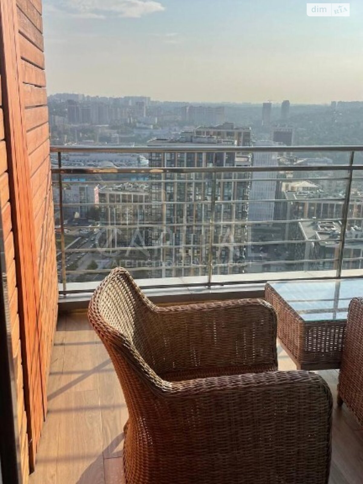 Продаж п`ятикімнатної квартири в Києві, на вул. Маккейна Джона, район Печерський фото 1 Продаж п`ятикімнатної квартири в Києві, на вул. Маккейна Джона, район Печерський фото 1