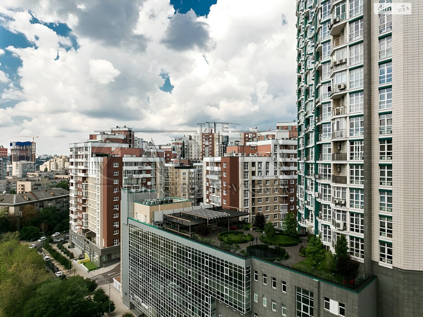Продаж трикімнатної квартири в Києві, на вул. Маккейна Джона 7, район Печерський фото 1 Продаж трикімнатної квартири в Києві, на вул. Маккейна Джона 7, район Печерський фото 1