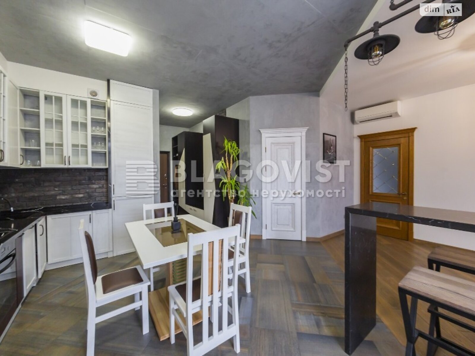 Продаж двокімнатної квартири в Києві, на вул. Маккейна Джона 7, район Печерський фото 1