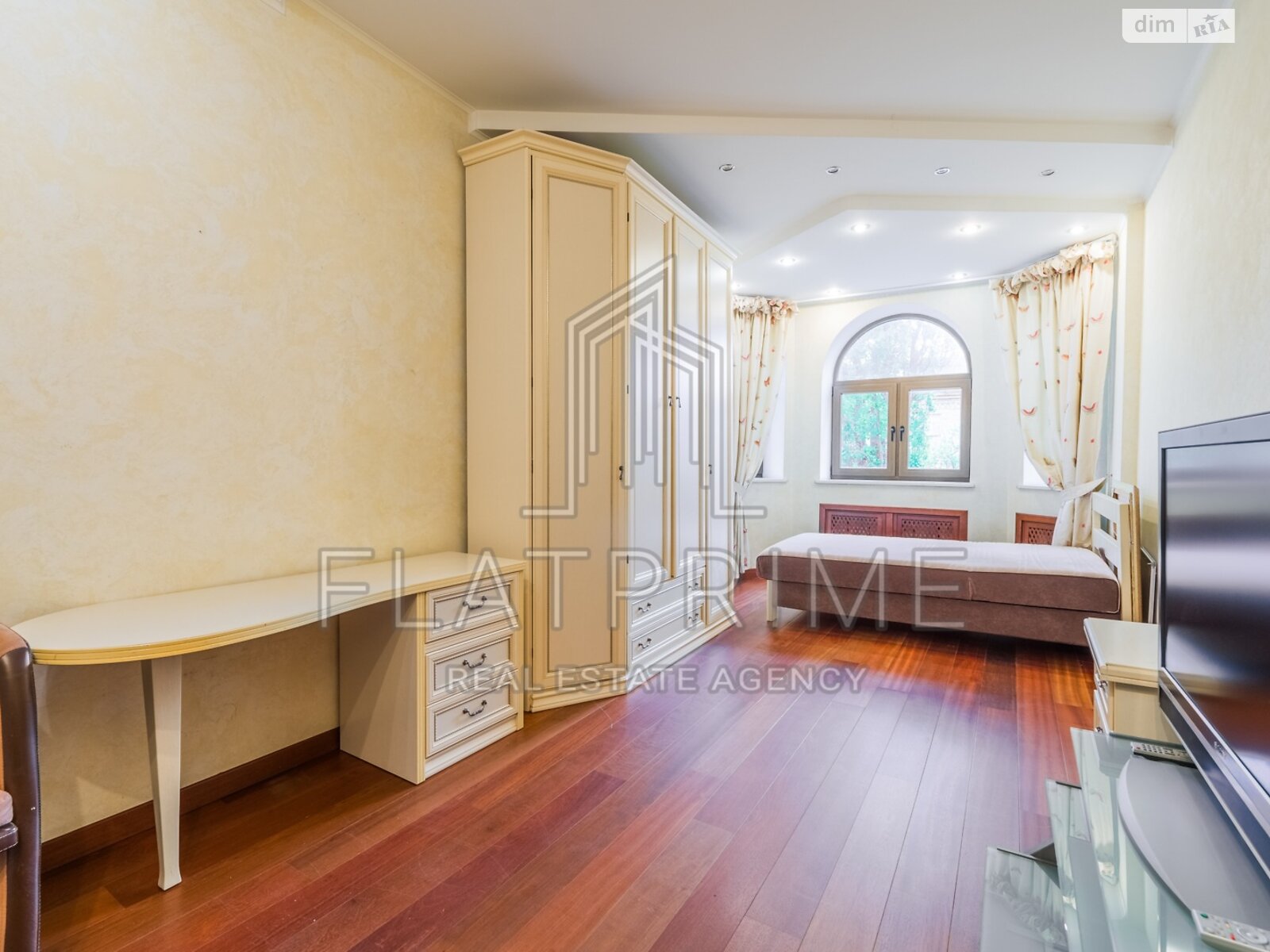 Продаж трикімнатної квартири в Києві, на вул. Михайла Бойчука 11, район Печерський фото 1 Продаж трикімнатної квартири в Києві, на вул. Михайла Бойчука 11, район Печерський фото 1