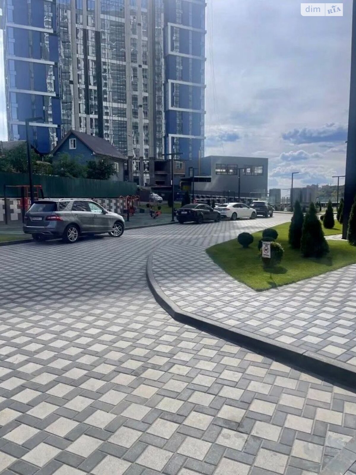 Продаж трикімнатної квартири в Києві, на вул. Михайла Бойчука 41Б, район Печерський фото 1 Продаж трикімнатної квартири в Києві, на вул. Михайла Бойчука 41Б, район Печерський фото 1