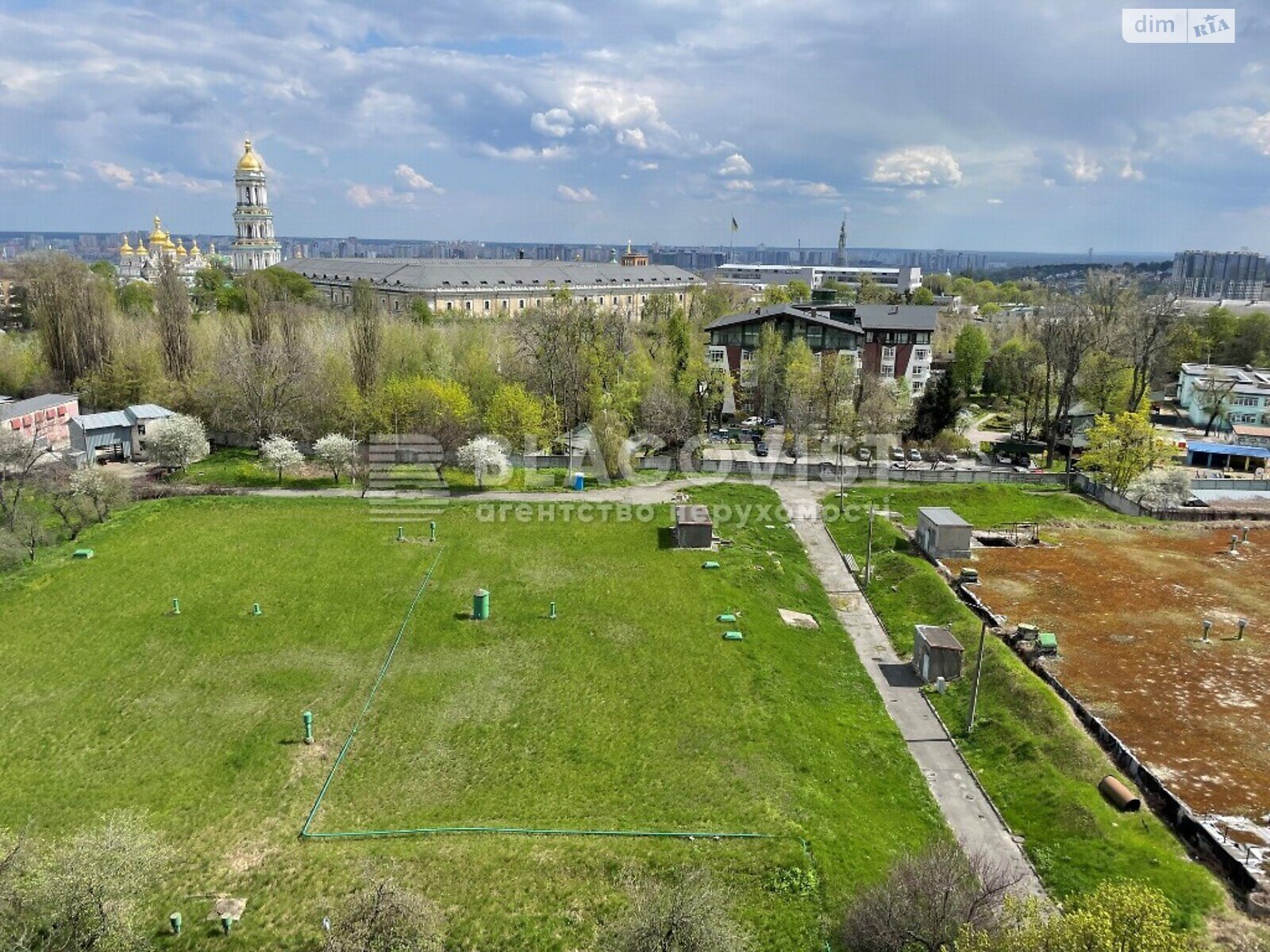 Продажа трехкомнатной квартиры в Киеве, на ул. Михаила Омельяновича-Павленко 13, район Печерский фото 1