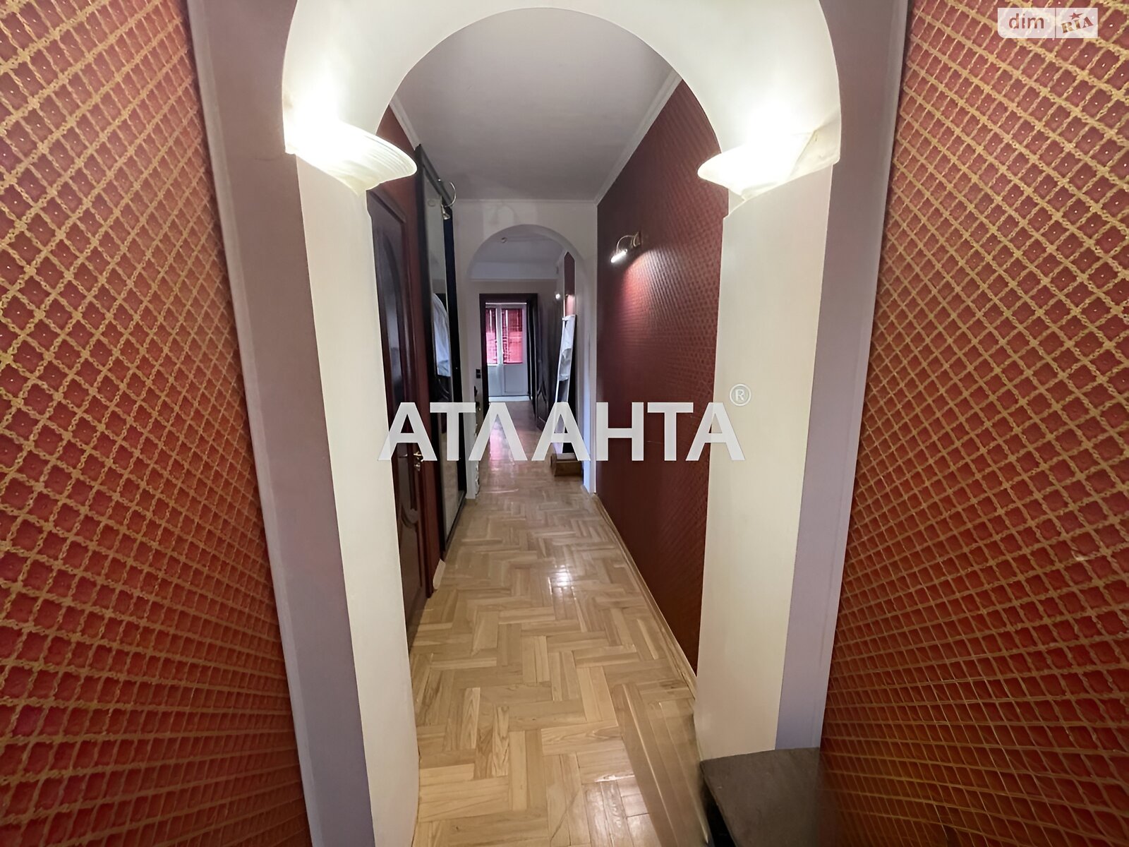 Продажа трехкомнатной квартиры в Киеве, на ул. Павла Загребельного, район Печерский фото 1 Продажа трехкомнатной квартиры в Киеве, на ул. Павла Загребельного, район Печерский фото 1