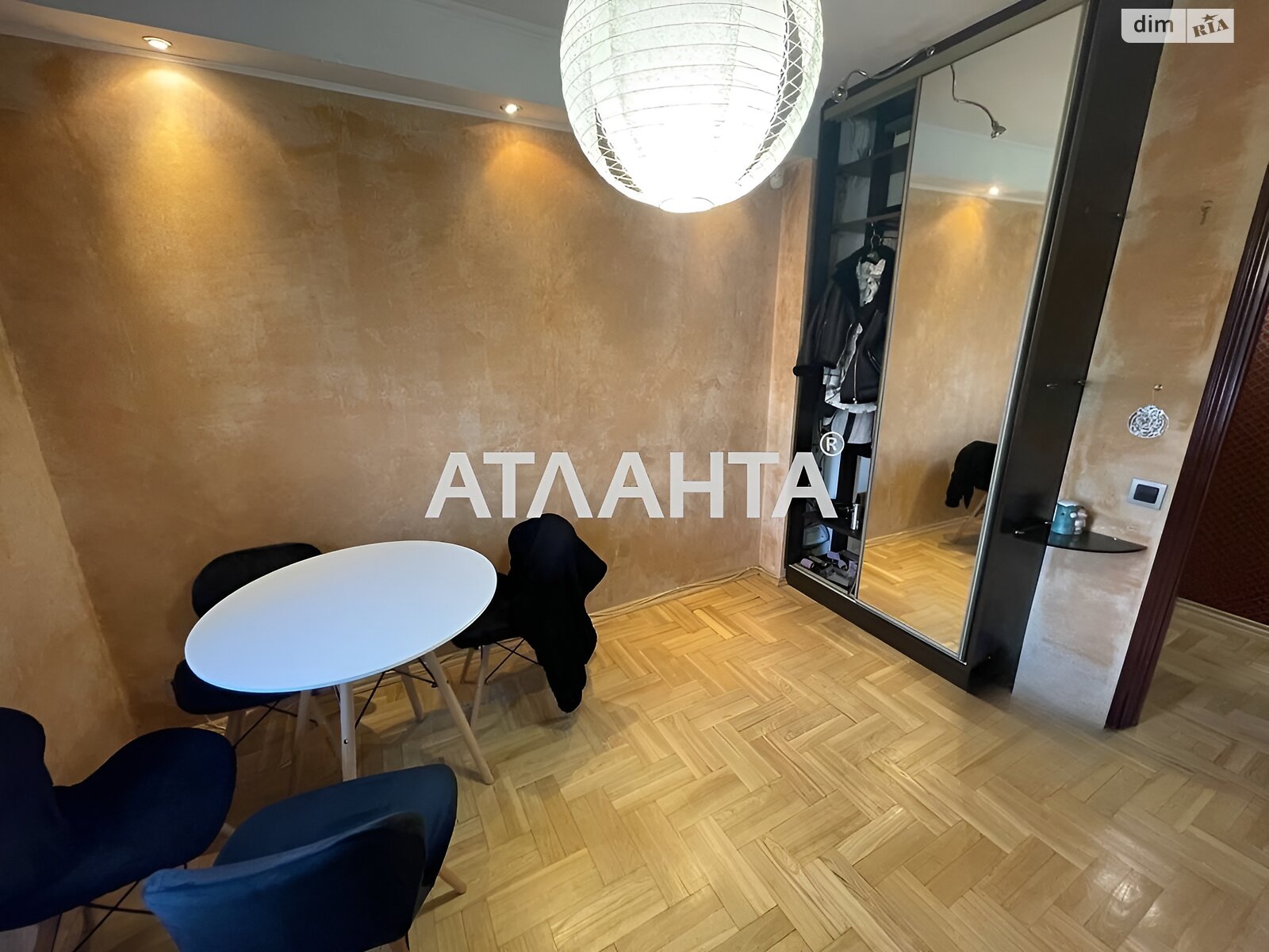 Продажа трехкомнатной квартиры в Киеве, на ул. Павла Загребельного, район Печерский фото 1 Продажа трехкомнатной квартиры в Киеве, на ул. Павла Загребельного, район Печерский фото 1