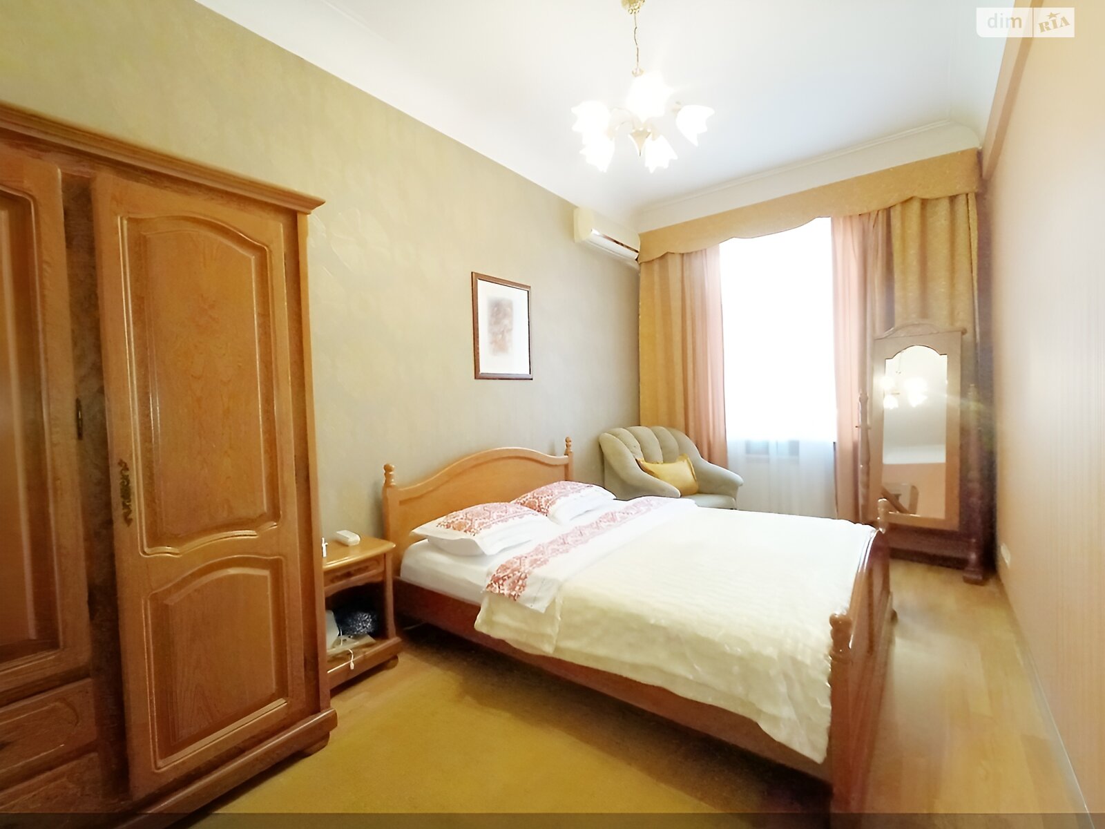 Продажа двухкомнатной квартиры в Киеве, на пер. Никольский 9, район Печерский фото 1 Продажа двухкомнатной квартиры в Киеве, на пер. Никольский 9, район Печерский фото 1