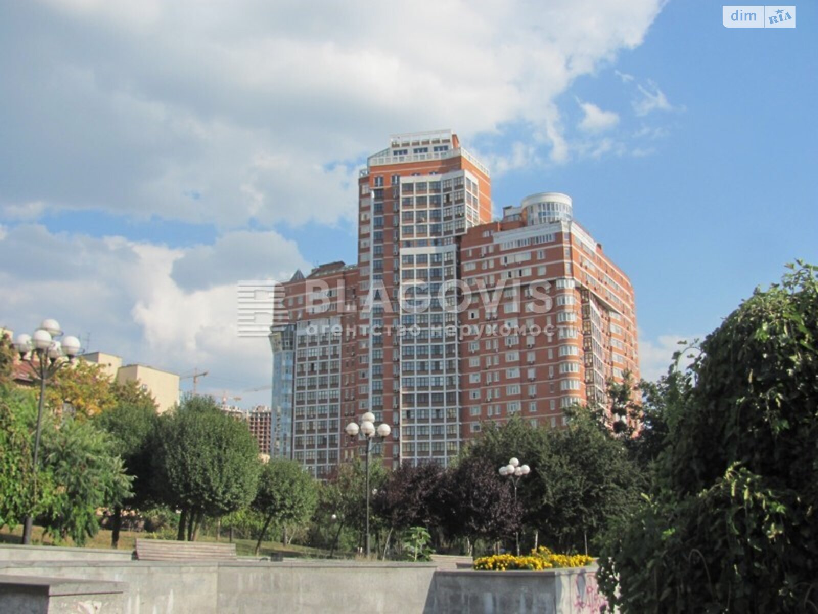 Продажа трехкомнатной квартиры в Киеве, на ул. Ковпака 17, район Печерский фото 1