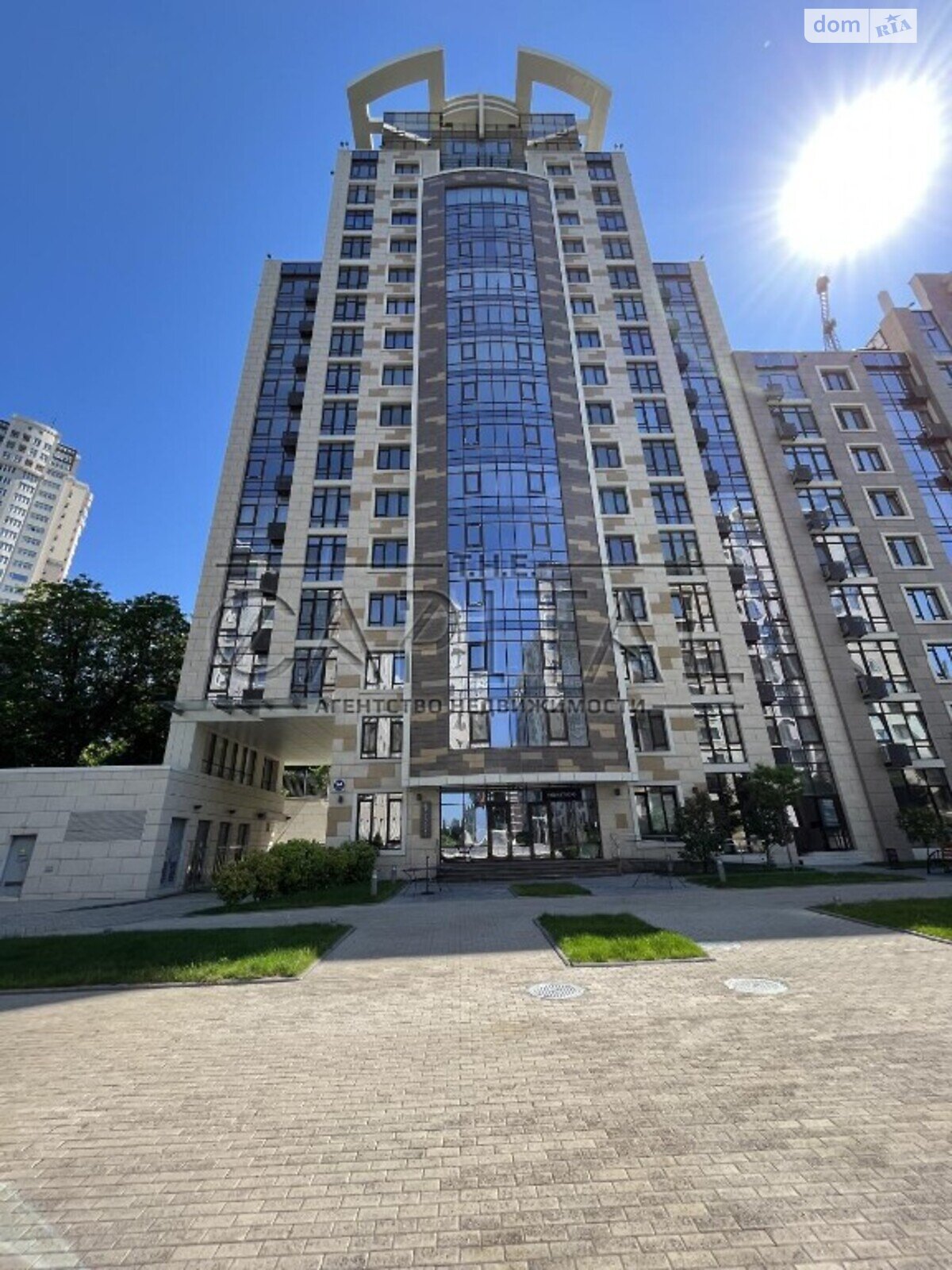 Продажа трехкомнатной квартиры в Киеве, на ул. Саперное Поле, район Печерский фото 1 Продажа трехкомнатной квартиры в Киеве, на ул. Саперное Поле, район Печерский фото 1
