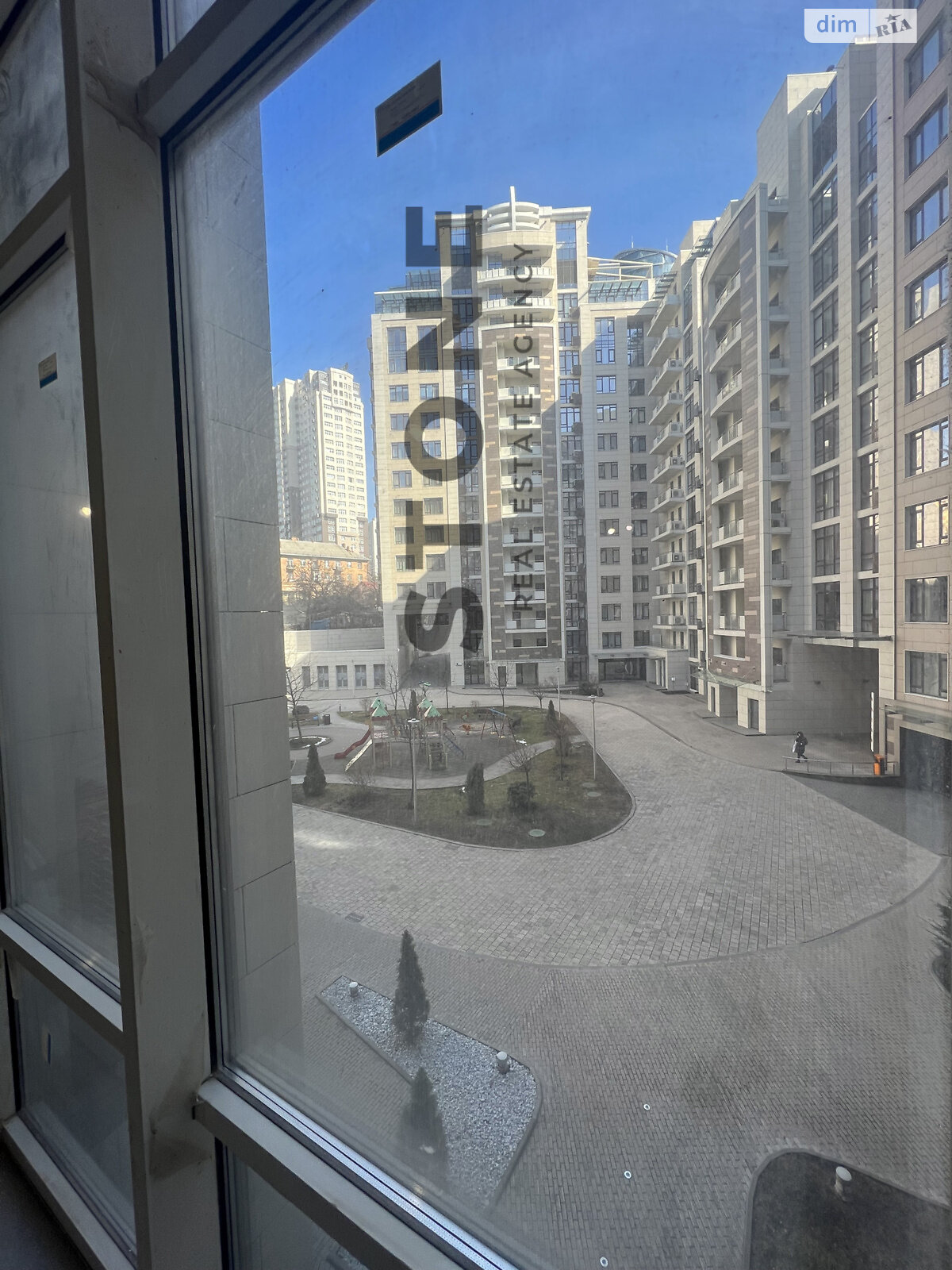 Продажа трехкомнатной квартиры в Киеве, на ул. Саперное Поле, район Печерский фото 1 Продажа трехкомнатной квартиры в Киеве, на ул. Саперное Поле, район Печерский фото 1