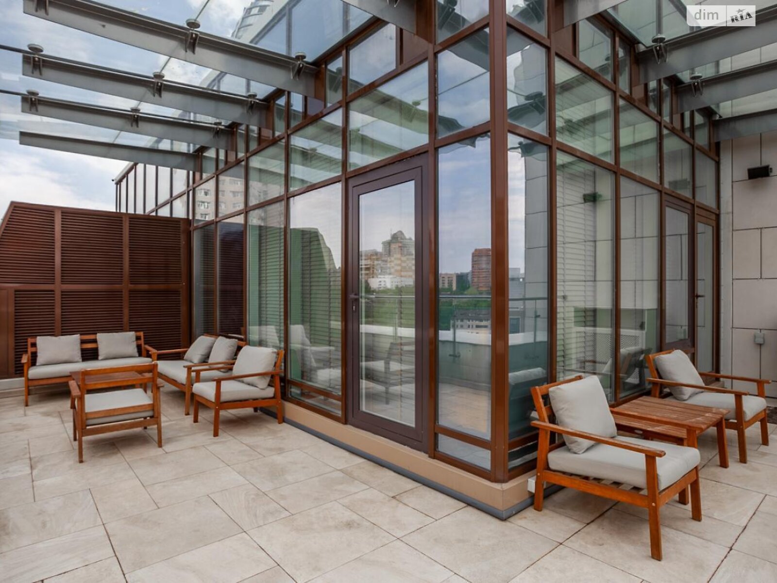 Продажа трехкомнатной квартиры в Киеве, на ул. Саперное Поле 3, район Печерский фото 1 Продажа трехкомнатной квартиры в Киеве, на ул. Саперное Поле 3, район Печерский фото 1