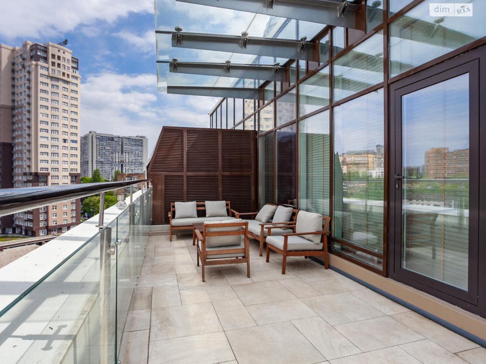 Продажа трехкомнатной квартиры в Киеве, на ул. Саперное Поле 3, район Печерский фото 1 Продажа трехкомнатной квартиры в Киеве, на ул. Саперное Поле 3, район Печерский фото 1