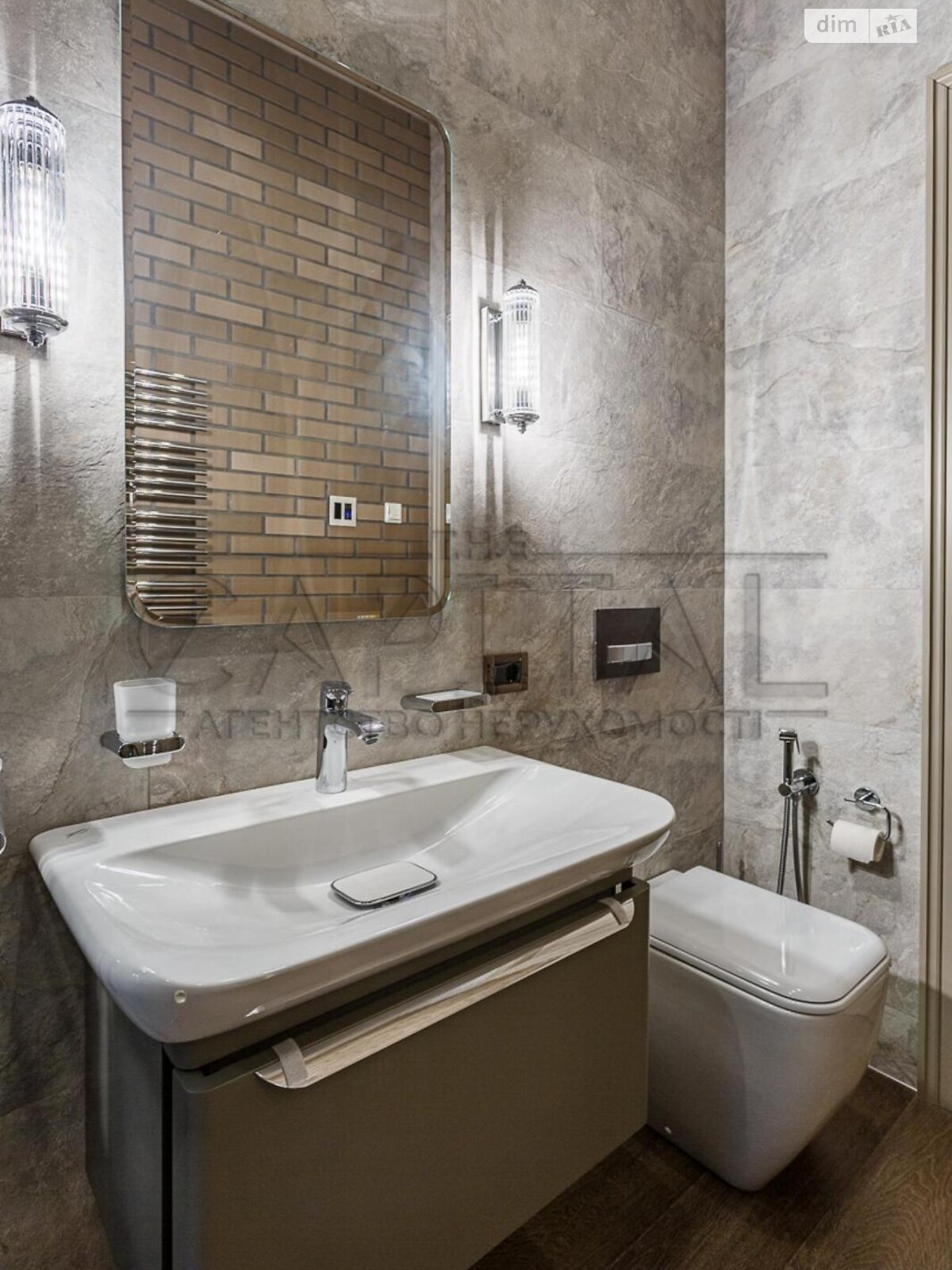 Продажа трехкомнатной квартиры в Киеве, на ул. Саперное Поле 3, район Печерский фото 1 Продажа трехкомнатной квартиры в Киеве, на ул. Саперное Поле 3, район Печерский фото 1