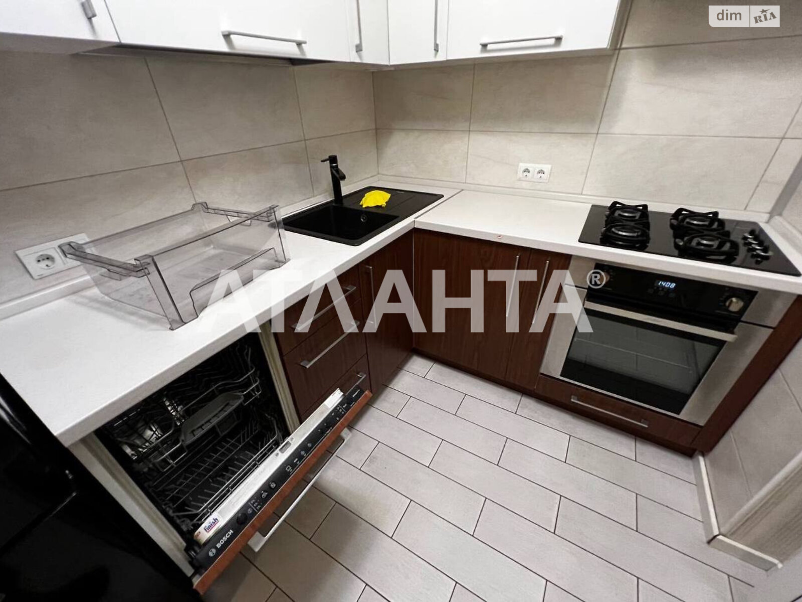 Продаж трикімнатної квартири в Києві, на вул. Коновальця Євгена, район Печерський фото 1 Продаж трикімнатної квартири в Києві, на вул. Коновальця Євгена, район Печерський фото 1