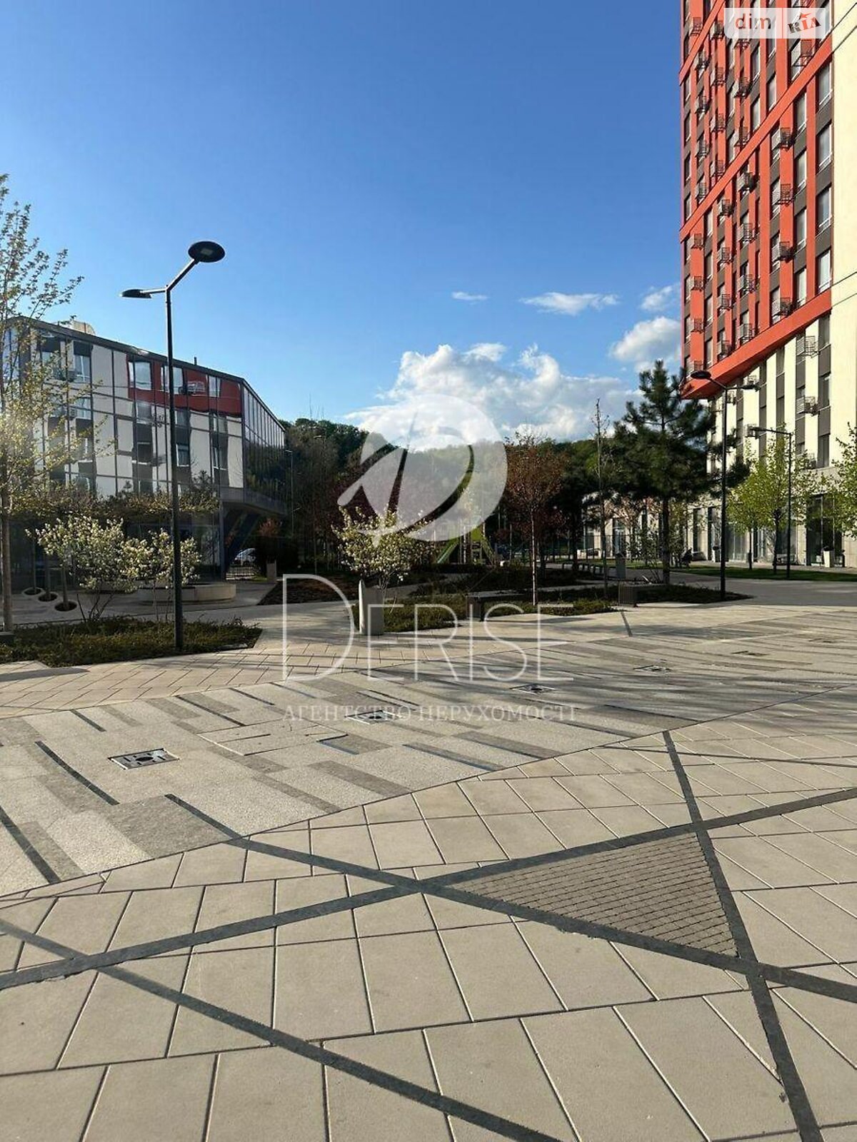 Продаж трикімнатної квартири в Києві, на шосе Столичне, район Печерський фото 1 Продаж трикімнатної квартири в Києві, на шосе Столичне, район Печерський фото 1