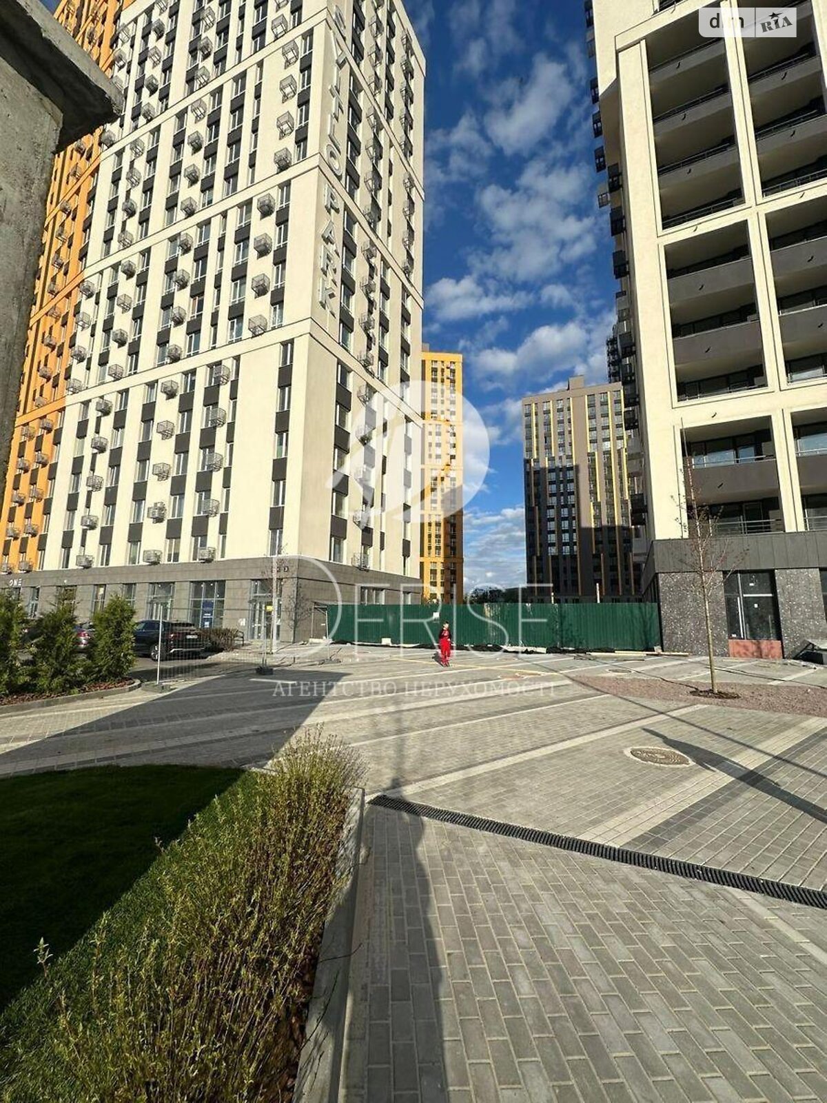 Продаж трикімнатної квартири в Києві, на шосе Столичне, район Печерський фото 1 Продаж трикімнатної квартири в Києві, на шосе Столичне, район Печерський фото 1