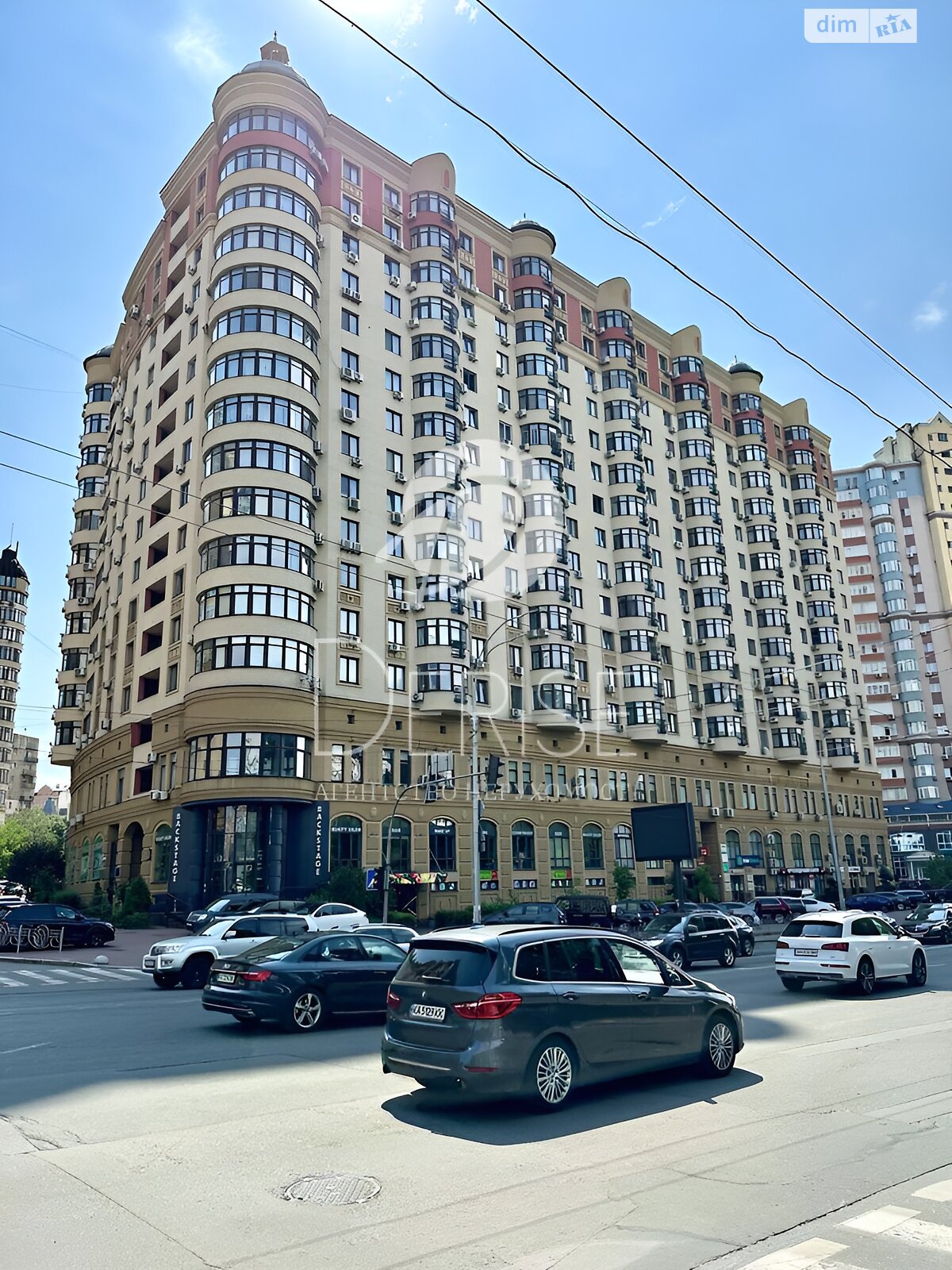 Продажа однокомнатной квартиры в Киеве, на ул. Вячеслава Черновола 27, район Печерский фото 1 Продажа однокомнатной квартиры в Киеве, на ул. Вячеслава Черновола 27, район Печерский фото 1