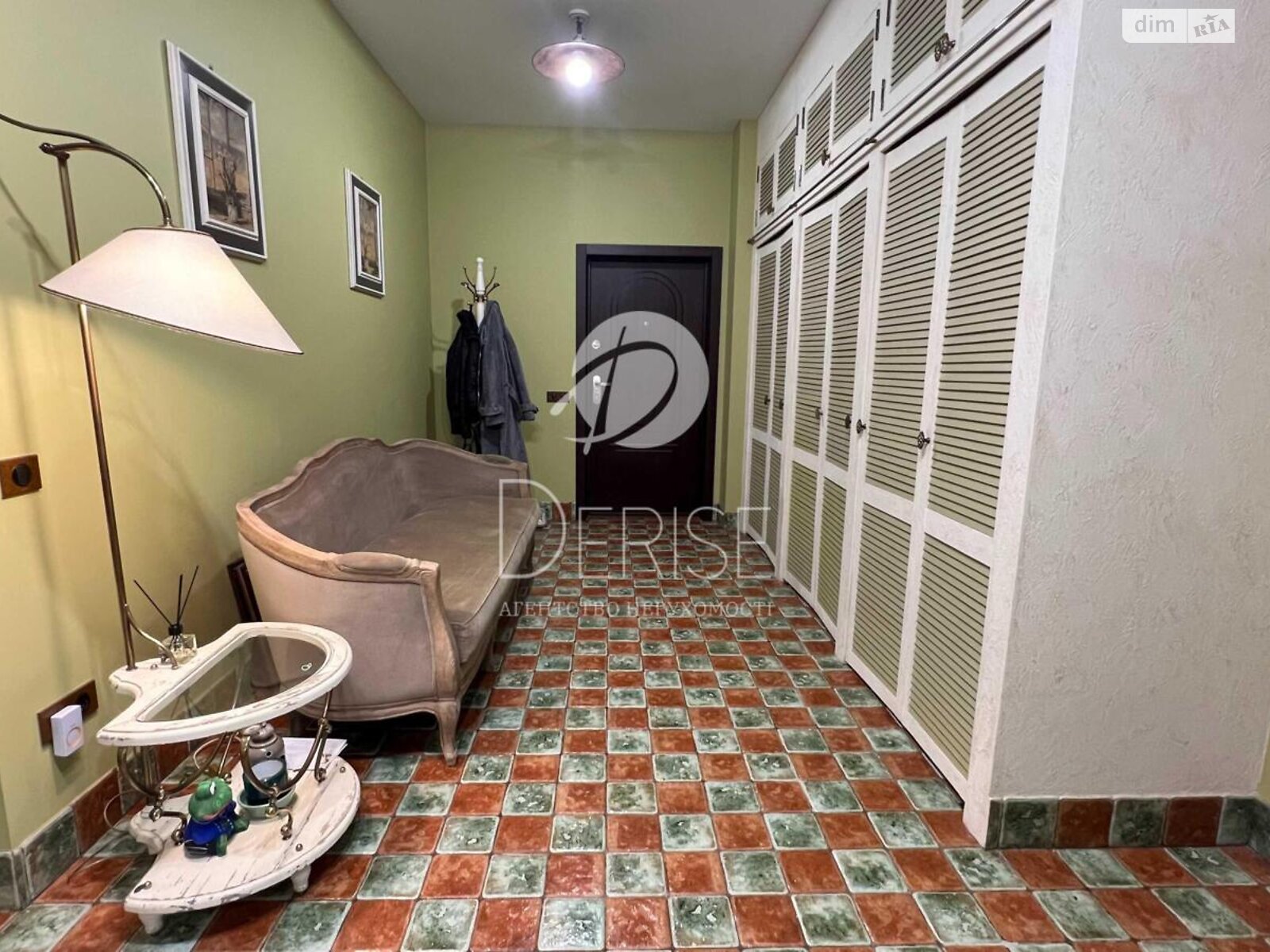 Продажа трехкомнатной квартиры в Киеве, на ул. Зверинецкая 59, район Печерский фото 1 Продажа трехкомнатной квартиры в Киеве, на ул. Зверинецкая 59, район Печерский фото 1