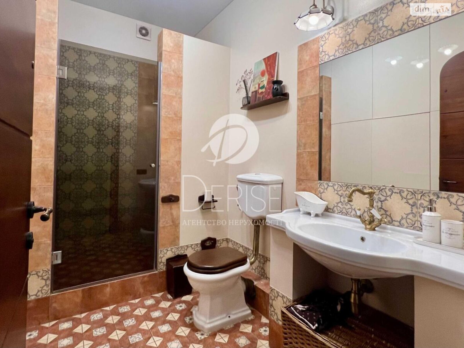 Продажа трехкомнатной квартиры в Киеве, на ул. Зверинецкая 59, район Печерский фото 1 Продажа трехкомнатной квартиры в Киеве, на ул. Зверинецкая 59, район Печерский фото 1