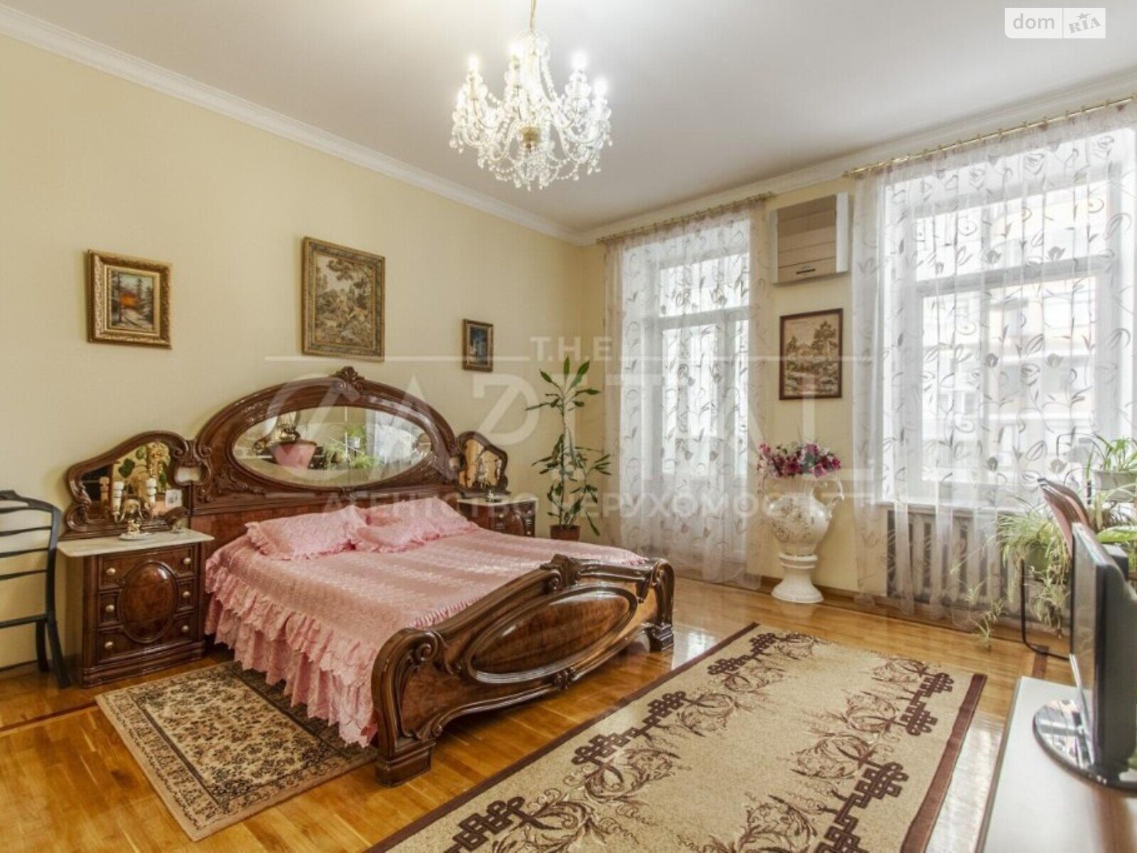 Продажа трехкомнатной квартиры в Киеве, на ул. Предславинская 30, район Печерский фото 1