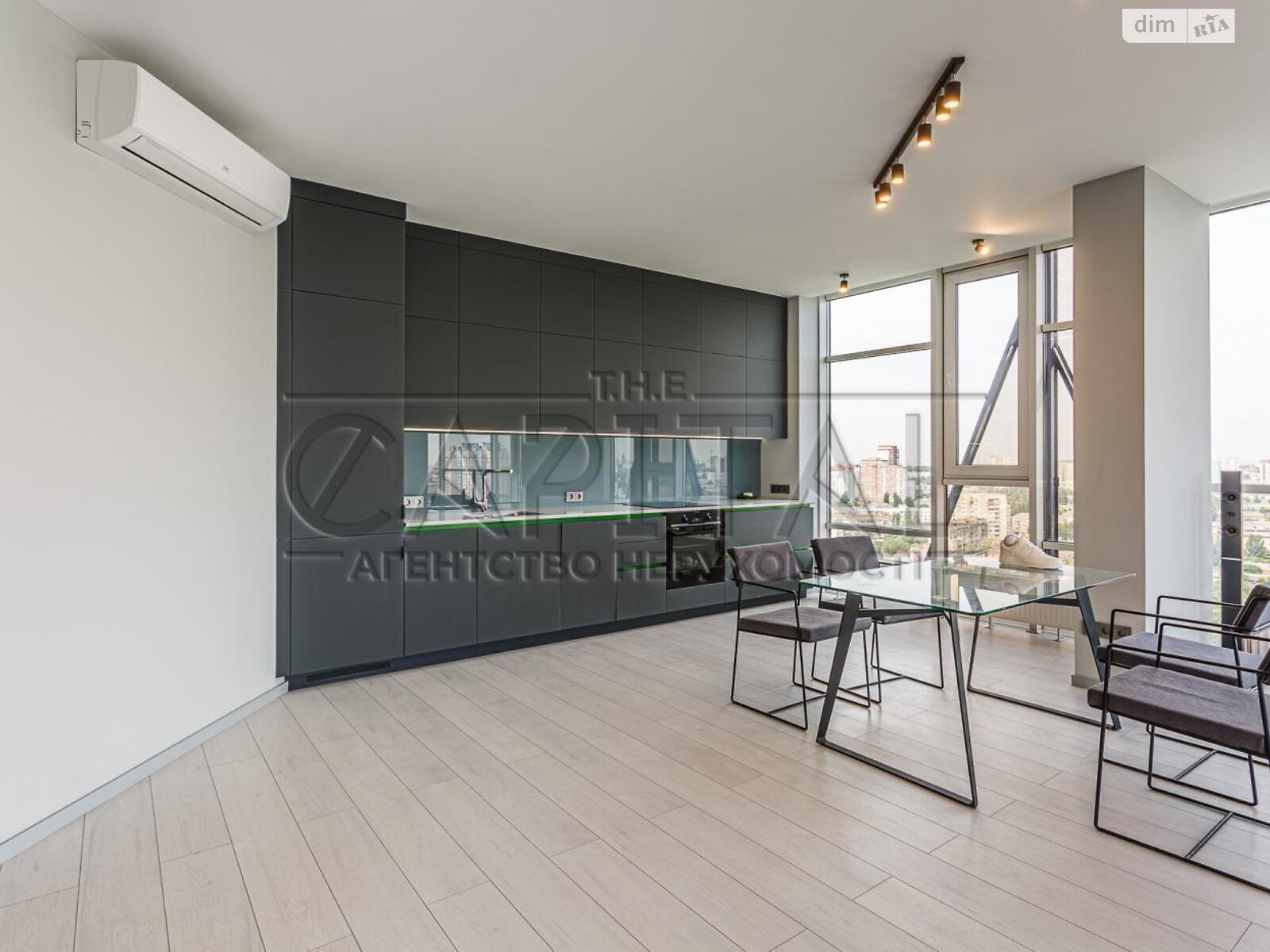 Продажа трехкомнатной квартиры в Киеве, на ул. Авиаконструктора Антонова, район Первомайский Массив фото 1