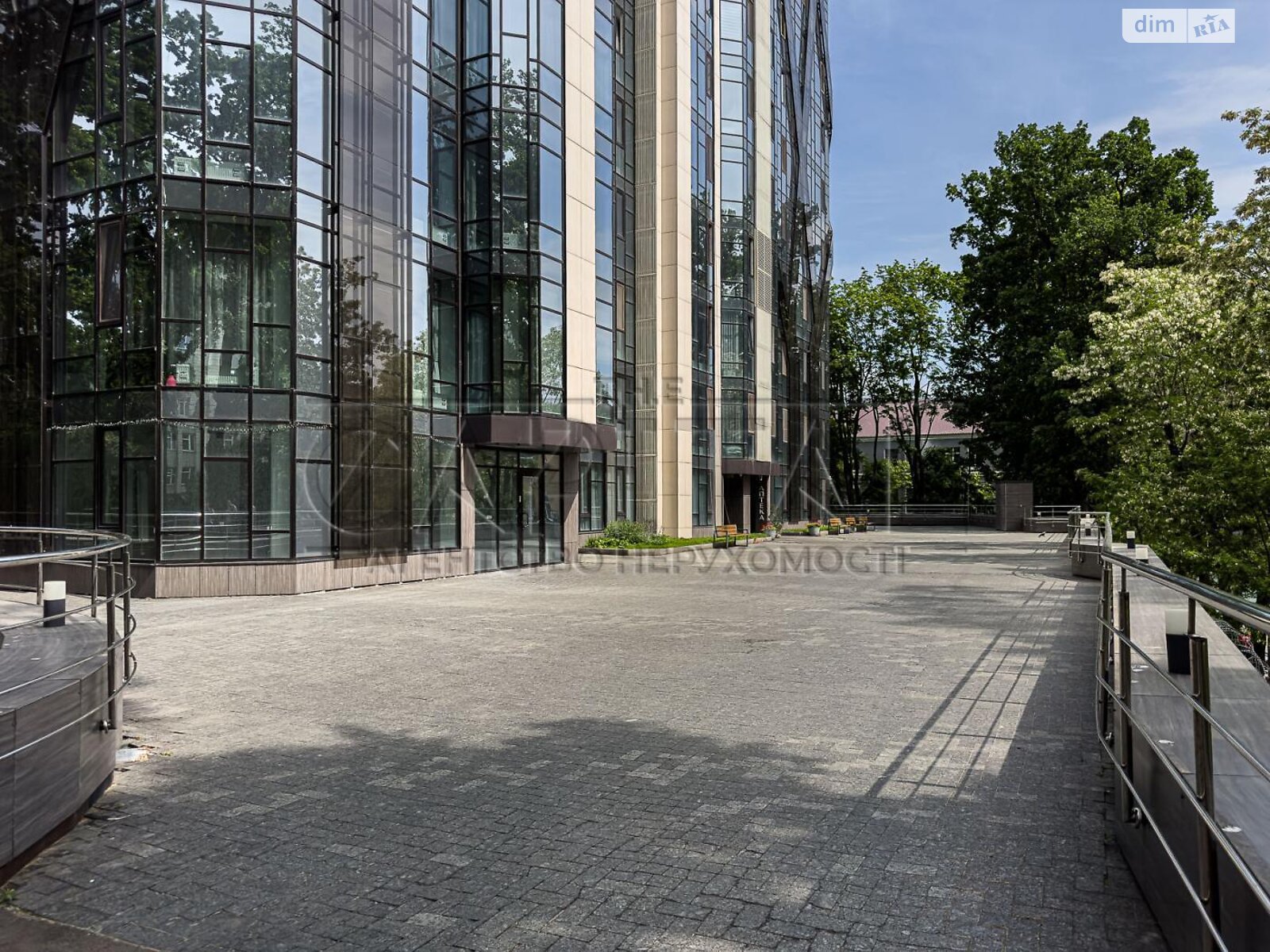 Продажа трехкомнатной квартиры в Киеве, на ул. Авиаконструктора Антонова, район Первомайский Массив фото 1