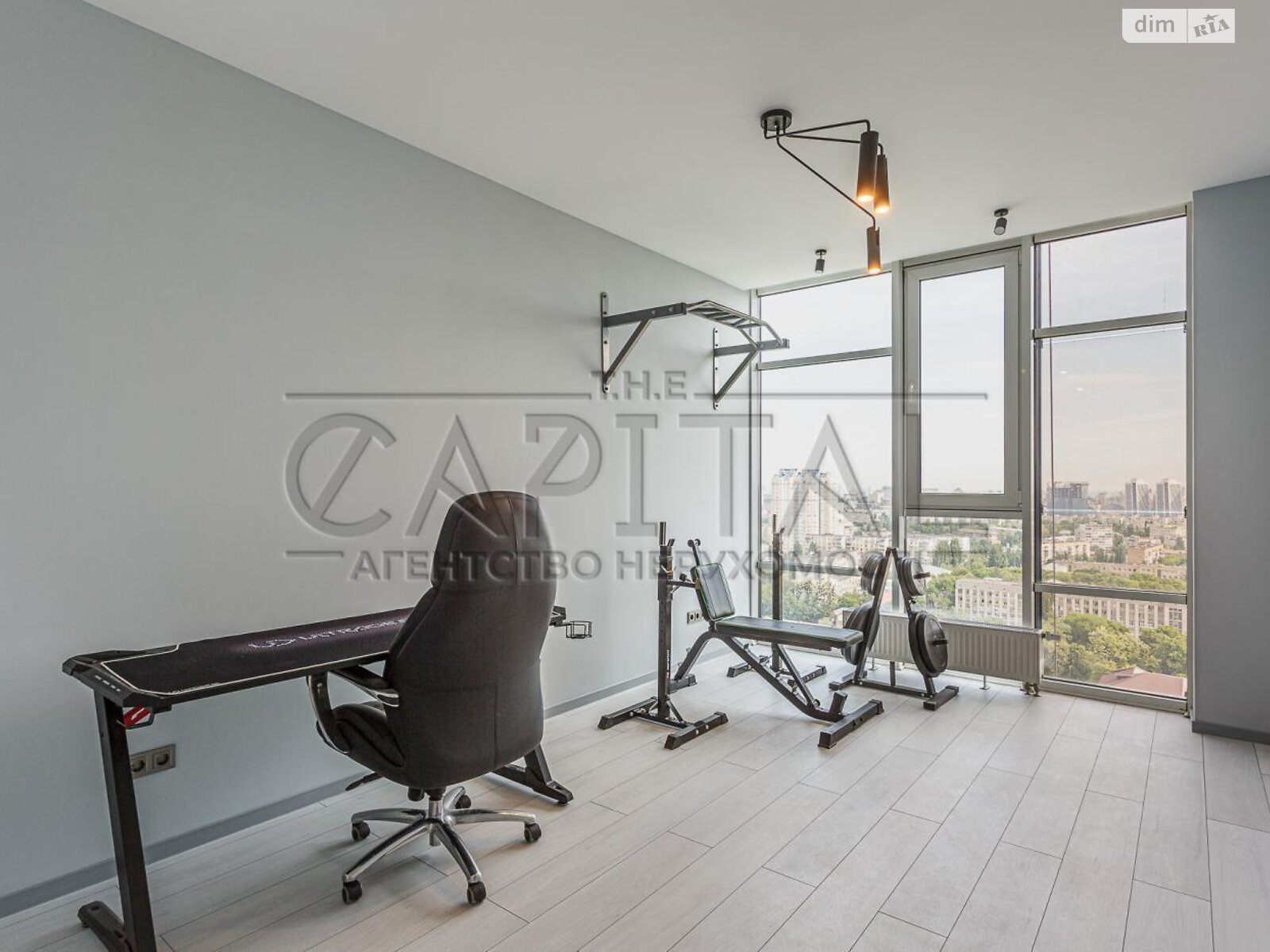 Продажа трехкомнатной квартиры в Киеве, на ул. Авиаконструктора Антонова, район Первомайский Массив фото 1