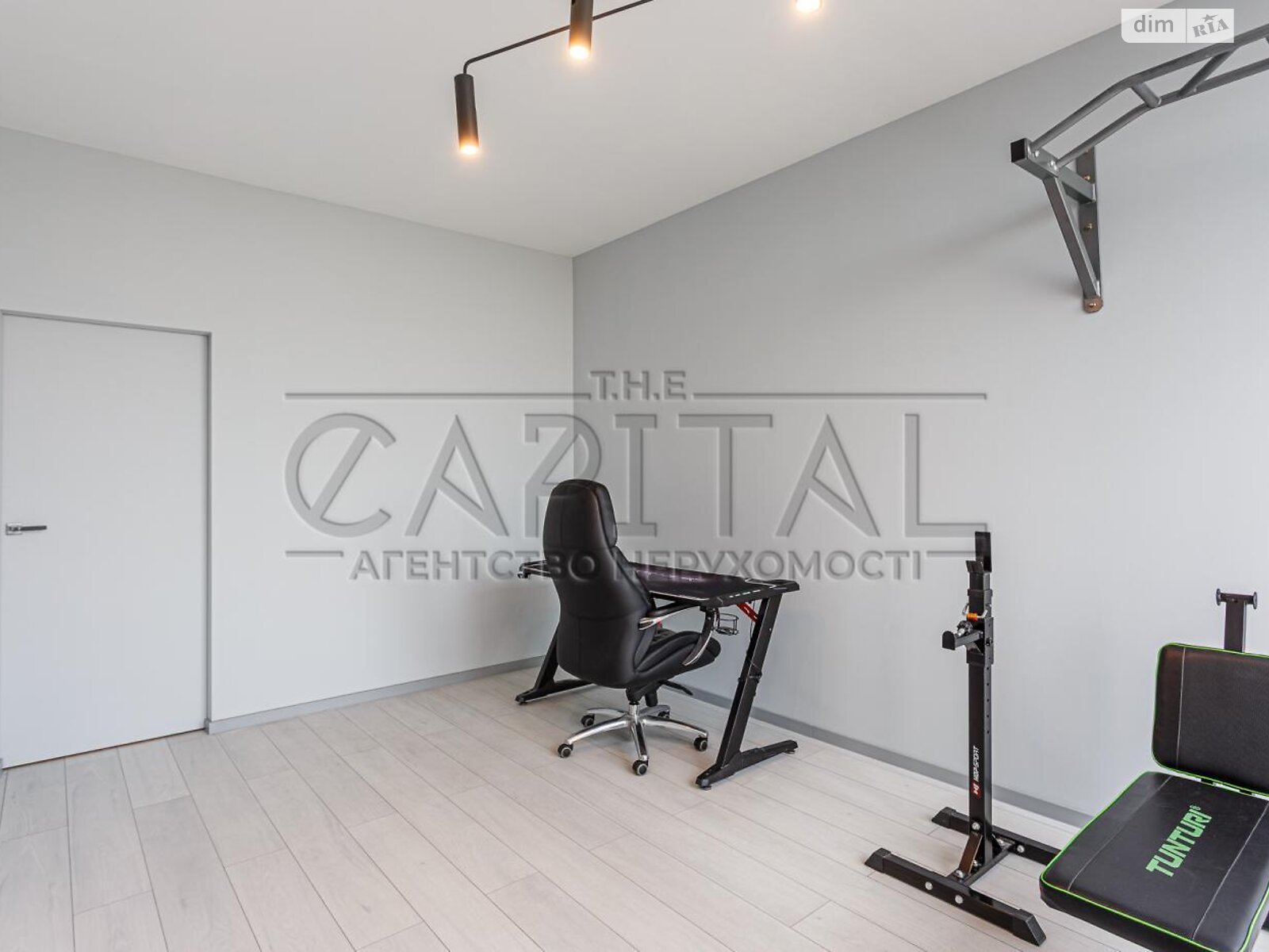 Продажа трехкомнатной квартиры в Киеве, на ул. Авиаконструктора Антонова, район Первомайский Массив фото 1