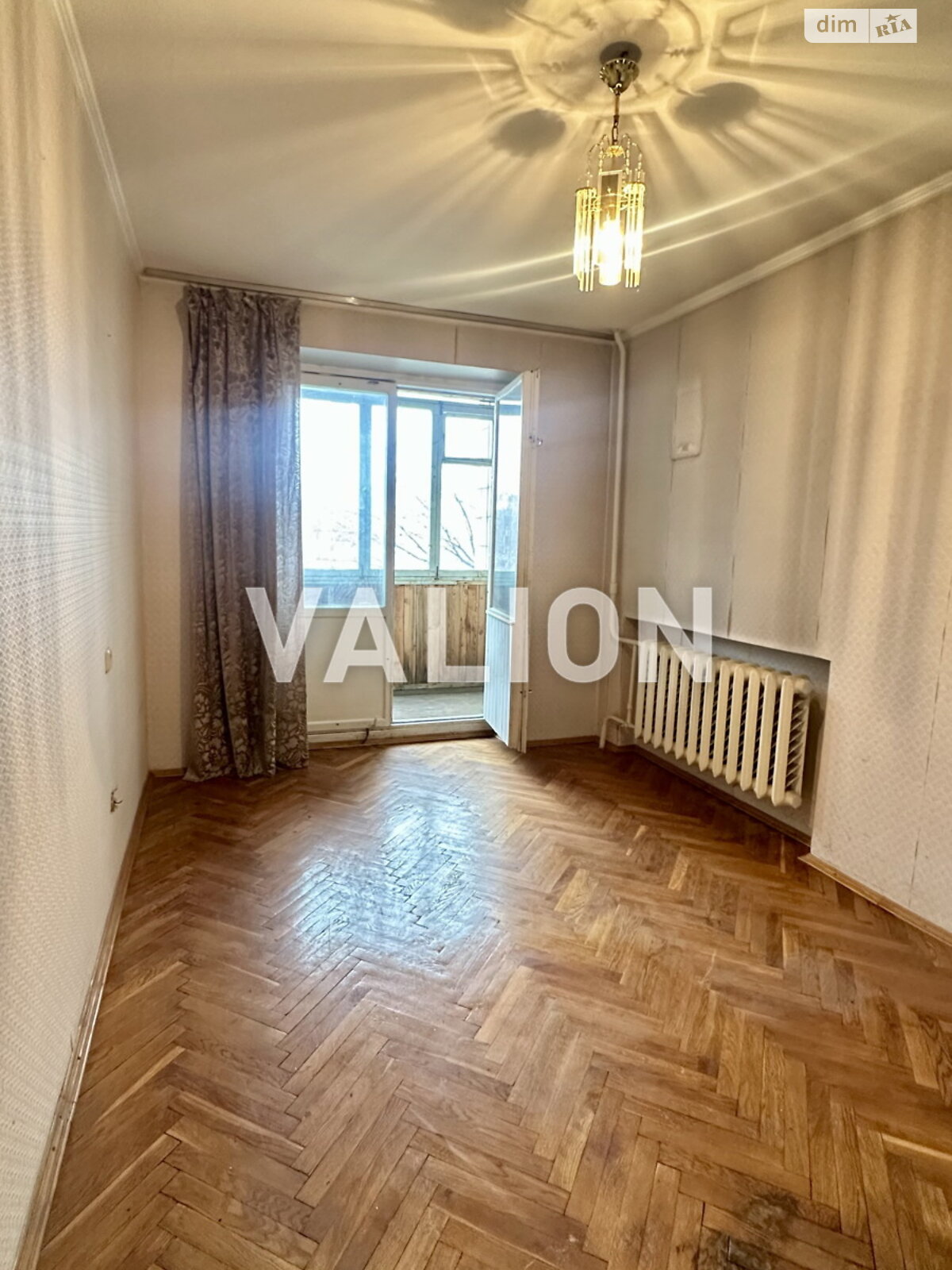 Продажа трехкомнатной квартиры в Киеве, на ул. Авиаконструктора Антонова 11, район Первомайский Массив фото 1