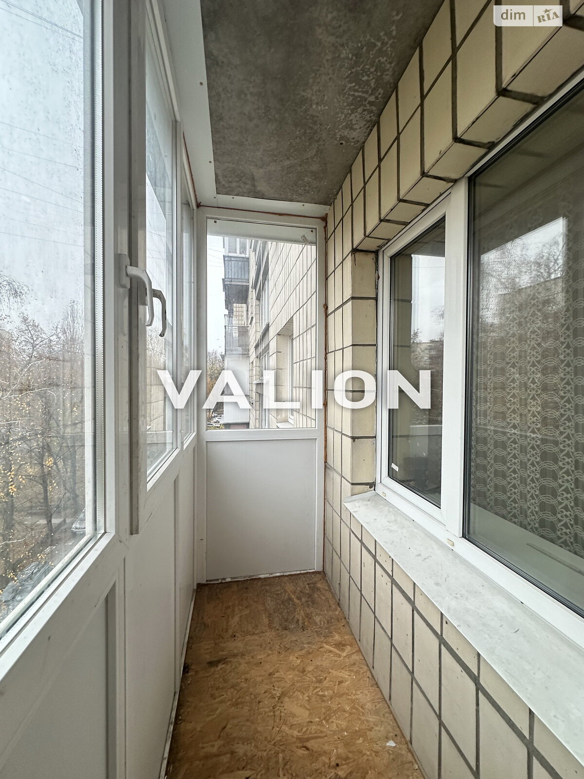 Продажа трехкомнатной квартиры в Киеве, на ул. Авиаконструктора Антонова 11, район Первомайский Массив фото 1