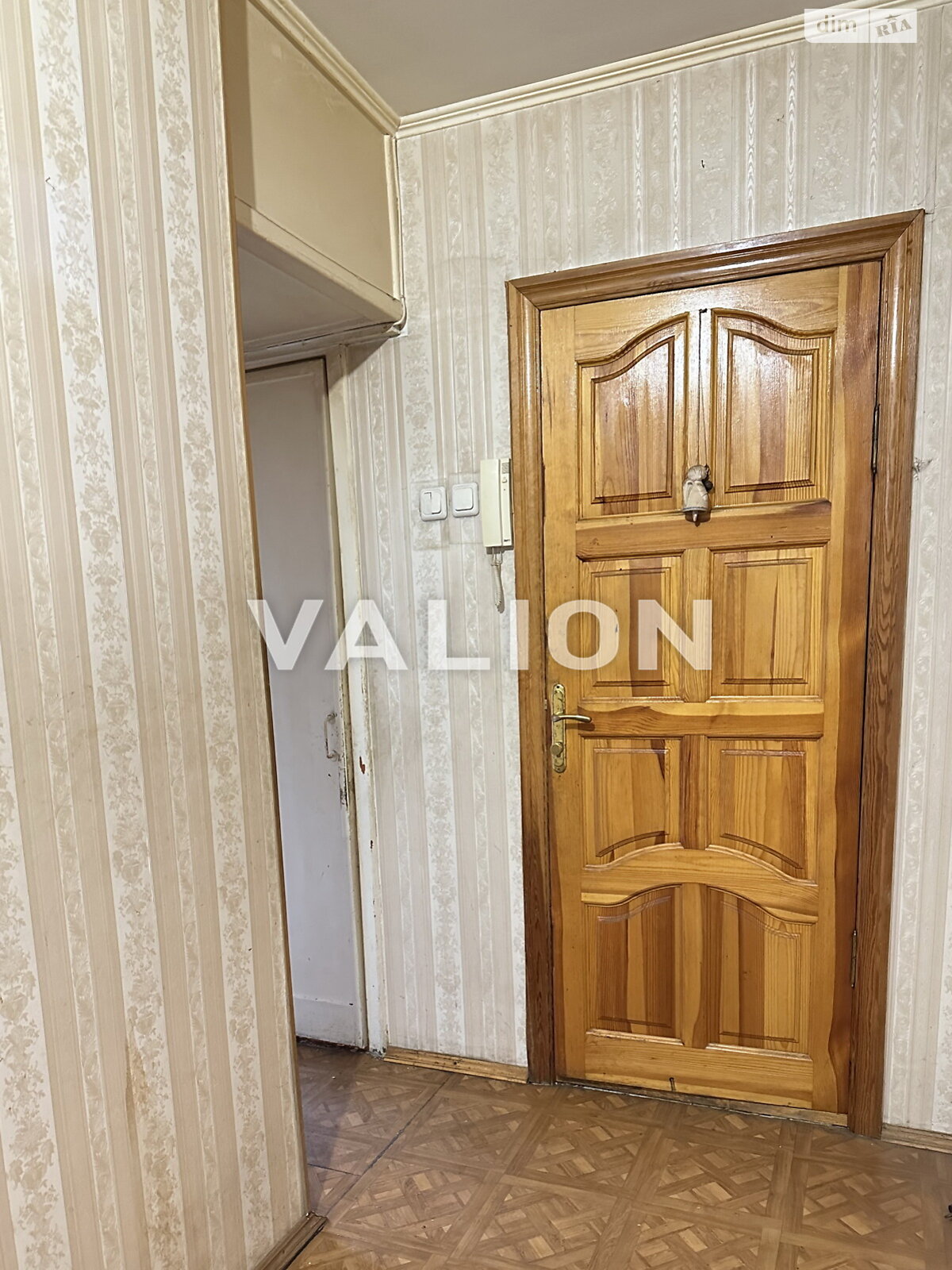 Продажа трехкомнатной квартиры в Киеве, на ул. Авиаконструктора Антонова 11, район Первомайский Массив фото 1