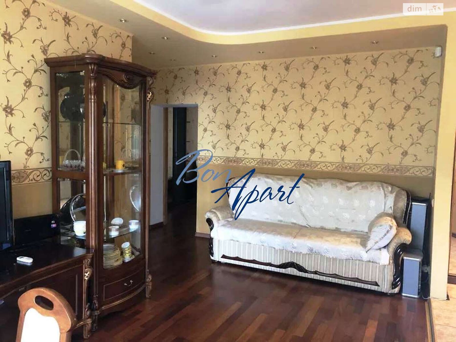 Продаж трикімнатної квартири в Києві, на вул. Єреванська 13, район Першотравневий Масив фото 1