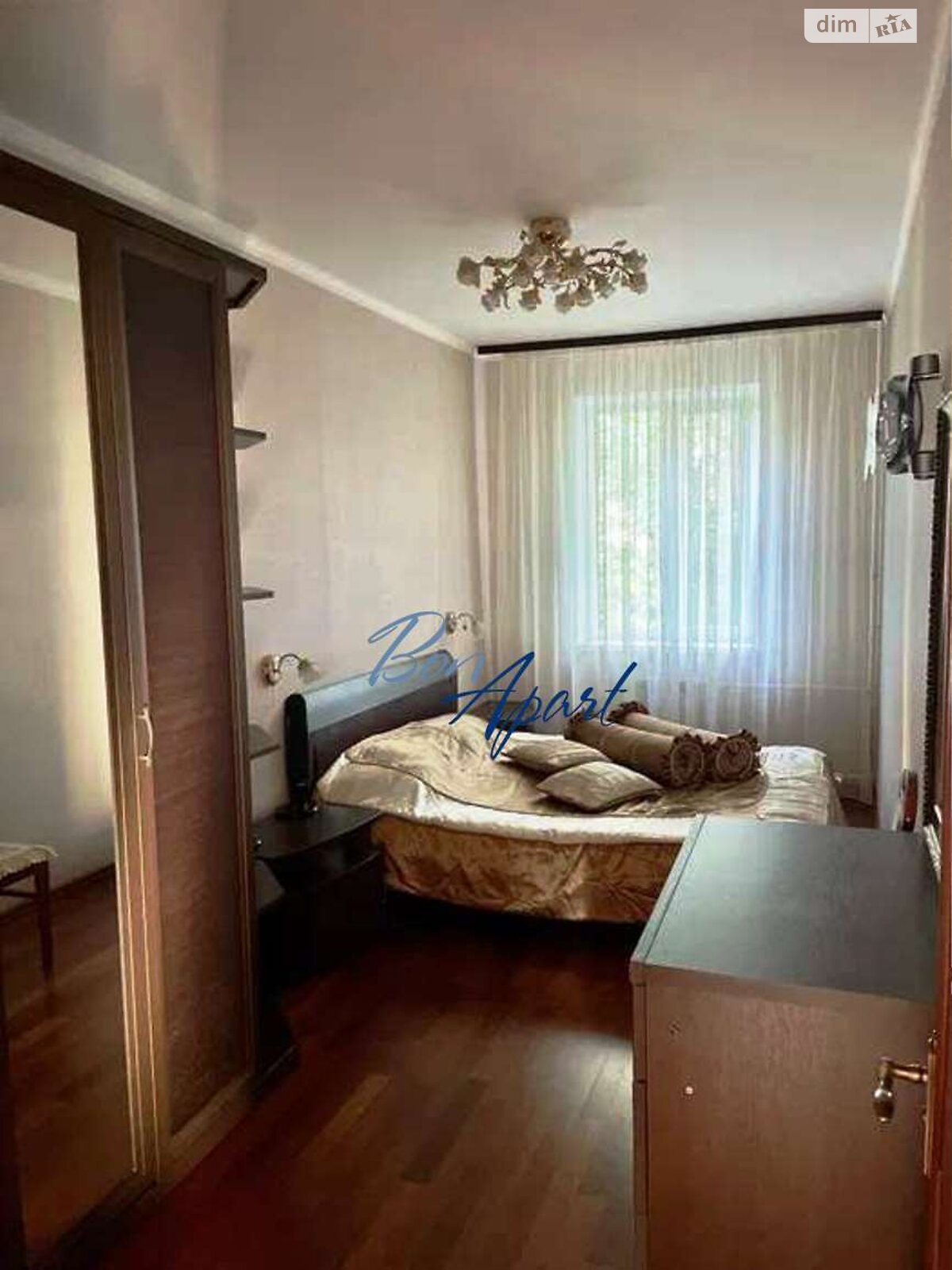 Продаж трикімнатної квартири в Києві, на вул. Єреванська 13, район Першотравневий Масив фото 1