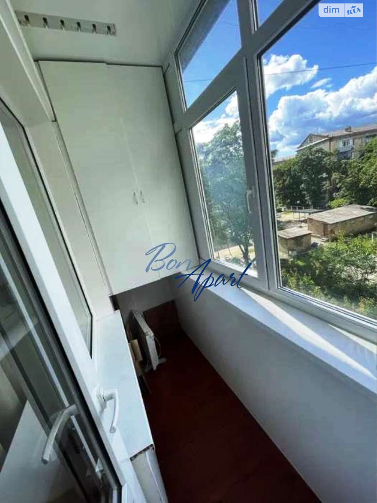 Продаж трикімнатної квартири в Києві, на вул. Єреванська 13, район Першотравневий Масив фото 1