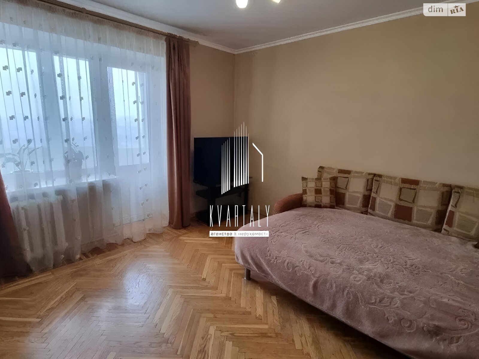 Продаж чотирикімнатної квартири в Києві, на вул. Карела Чапека 15, район Першотравневий Масив фото 1 Продаж чотирикімнатної квартири в Києві, на вул. Карела Чапека 15, район Першотравневий Масив фото 1